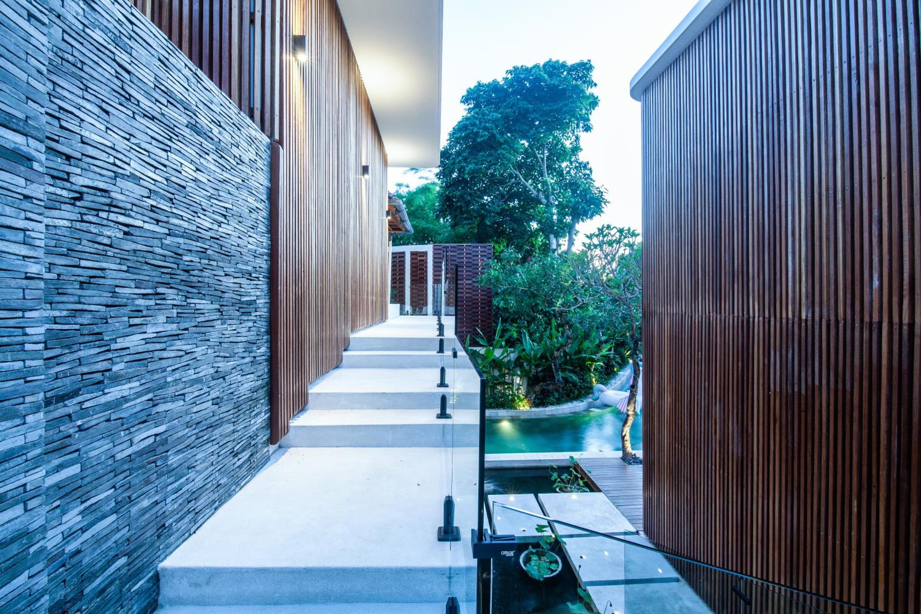 Payapaya Seminyak luxury vila 4 BR near beach potato head