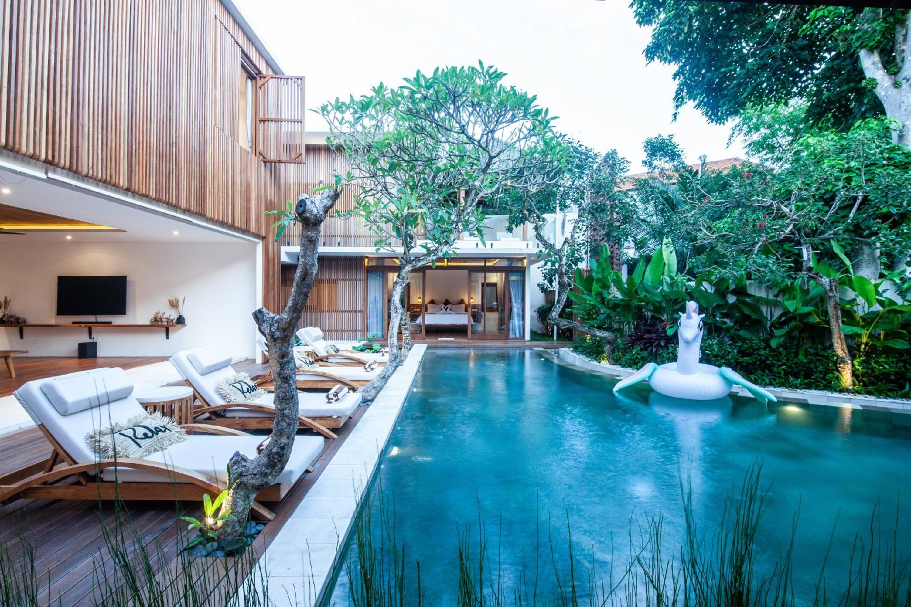 Payapaya Seminyak luxury vila 4 BR near beach potato head