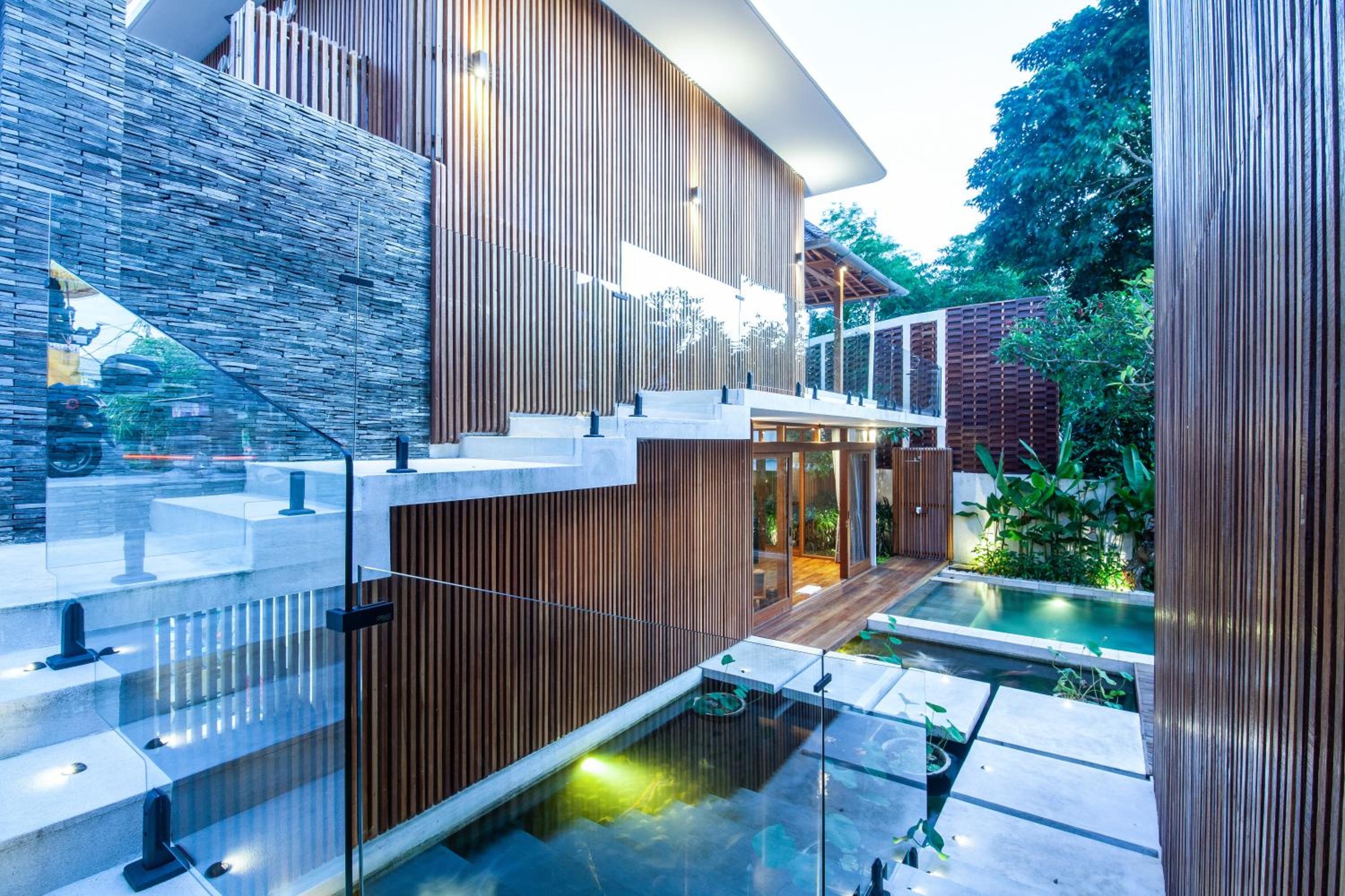 Payapaya Seminyak luxury vila 4 BR near beach potato head