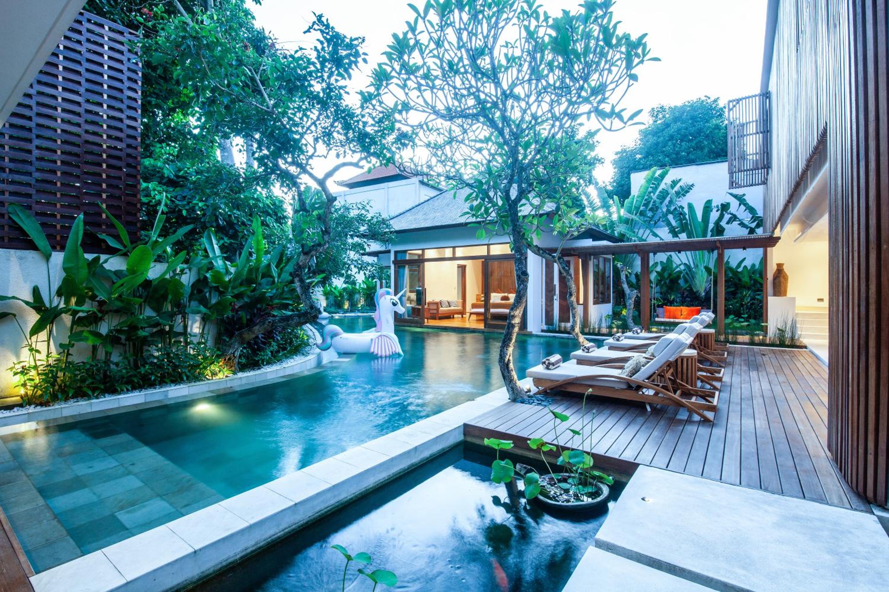 Payapaya Seminyak luxury vila 4 BR near beach potato head