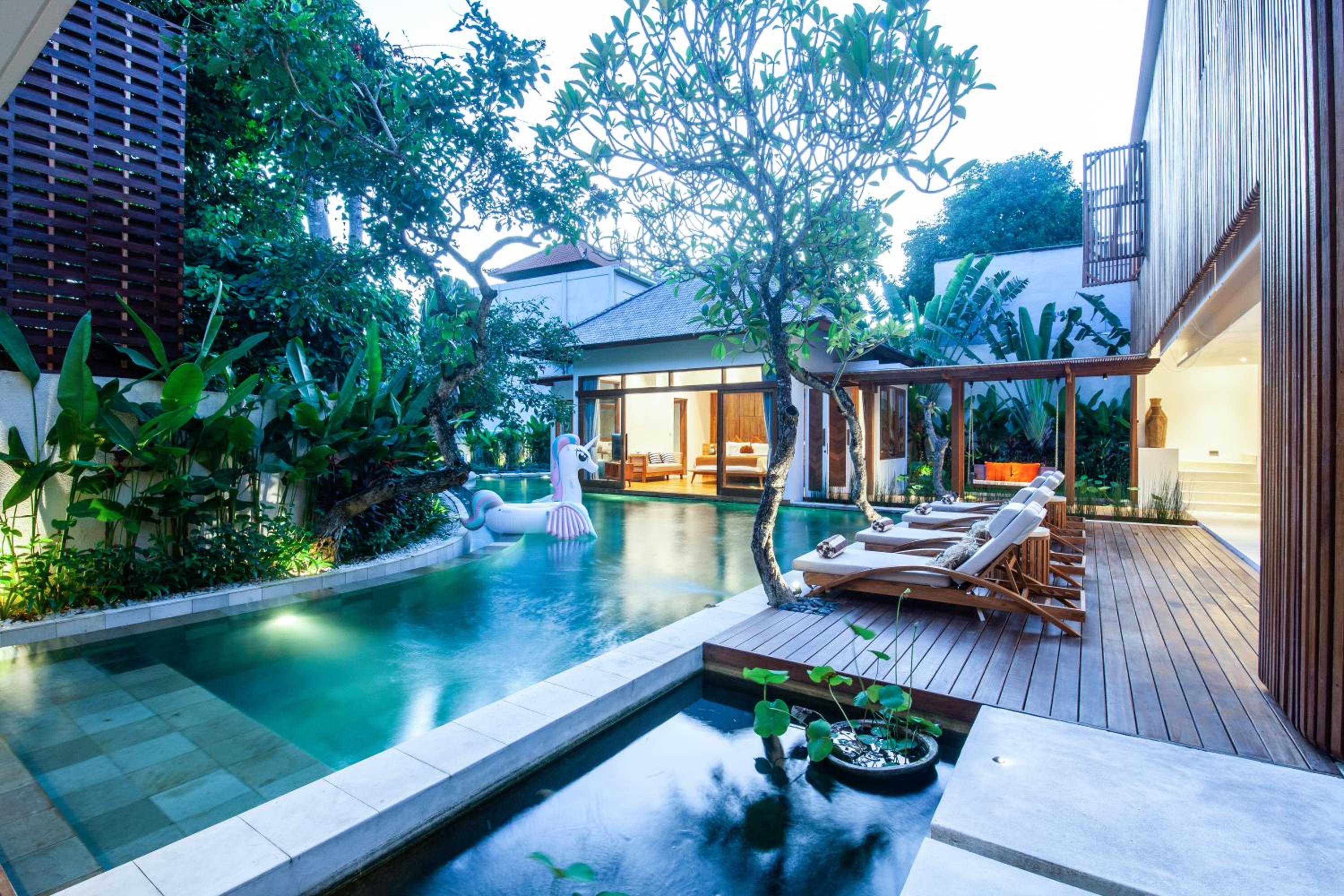 Payapaya Seminyak luxury vila 4 BR near beach potato head