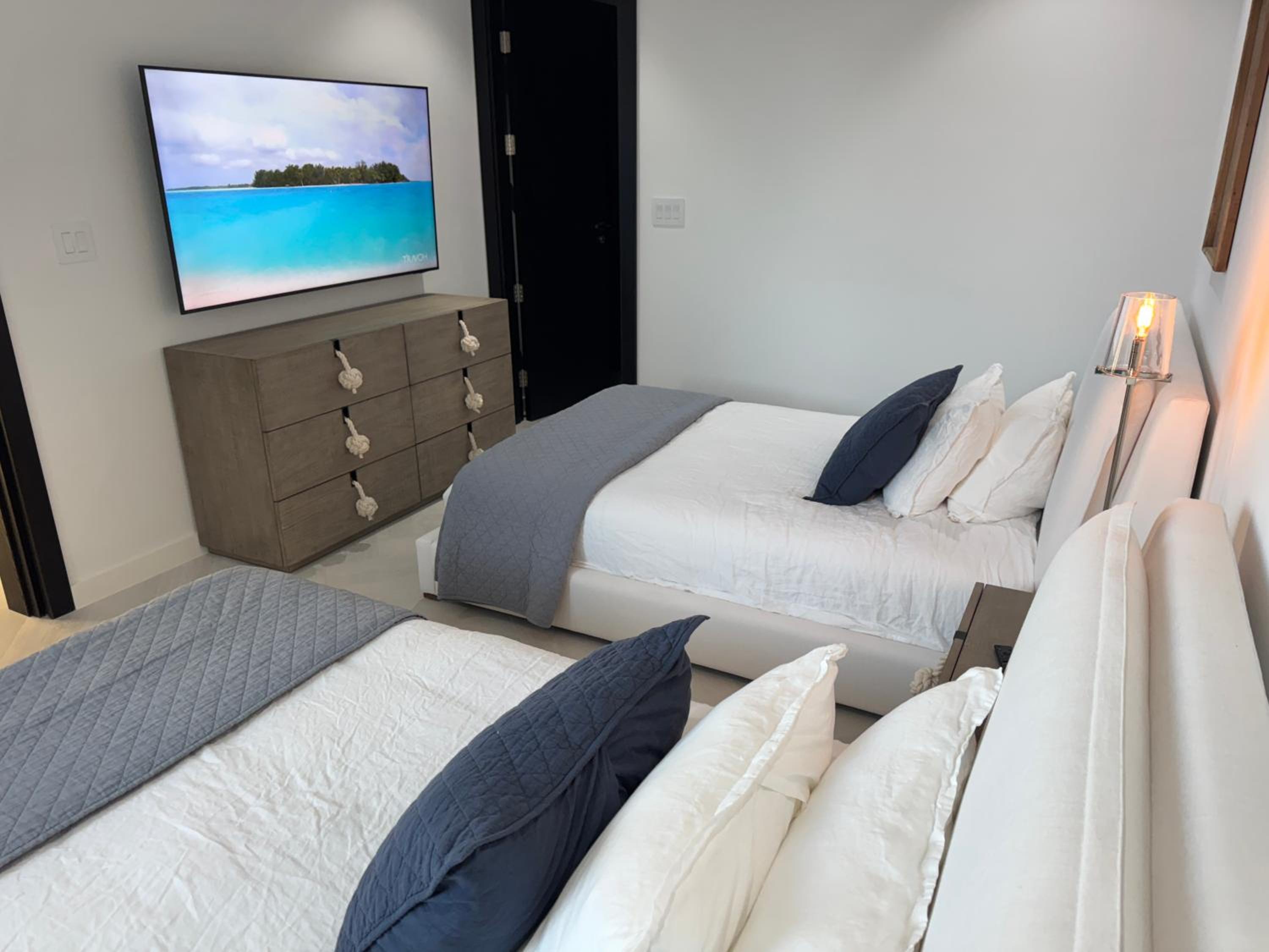 Casablanca Bahamas- New Luxury Waterfront Condo, Palm Cay, The Bahamas