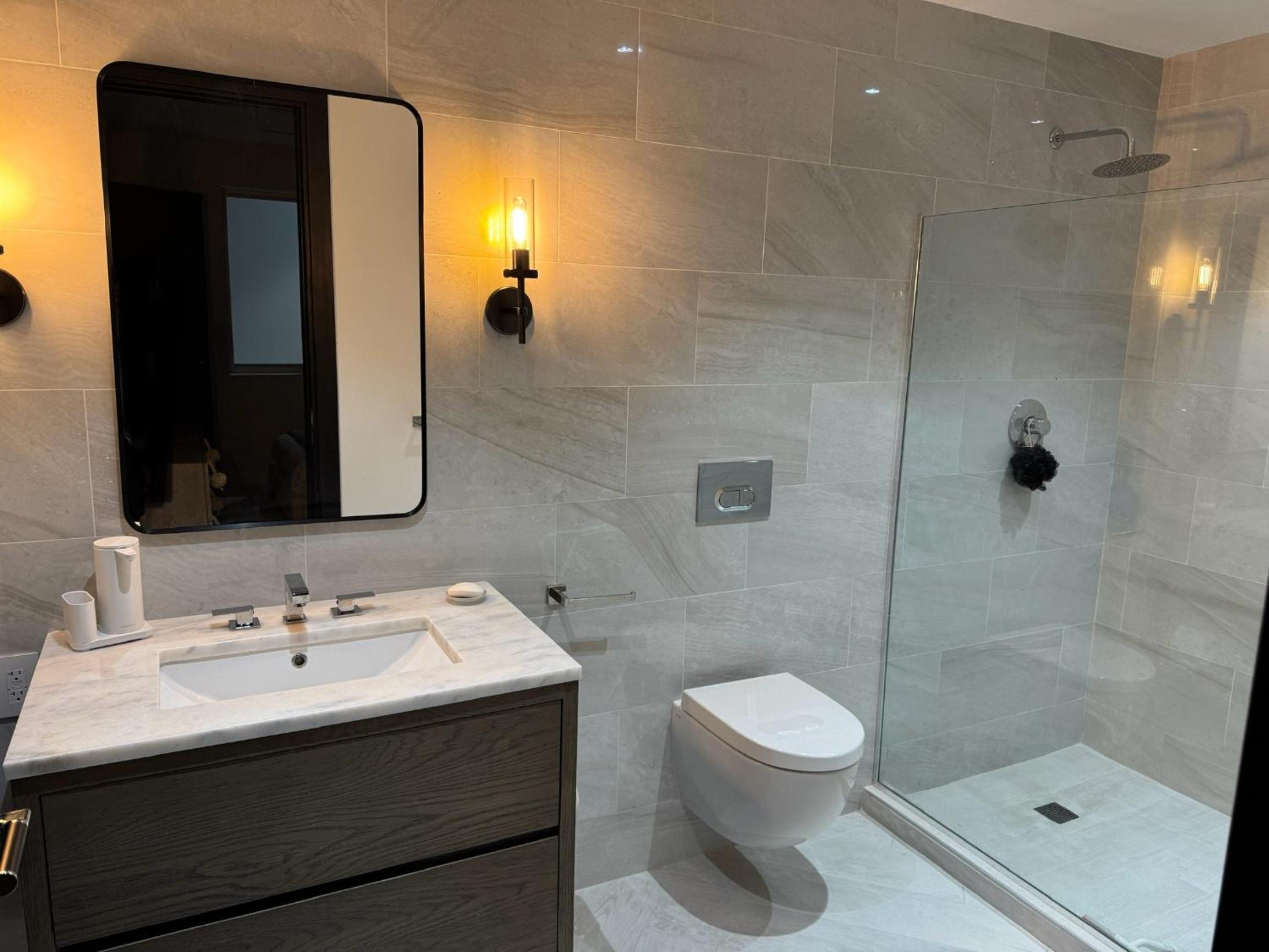 Casablanca Bahamas- New Luxury Waterfront Condo, Palm Cay, The Bahamas
