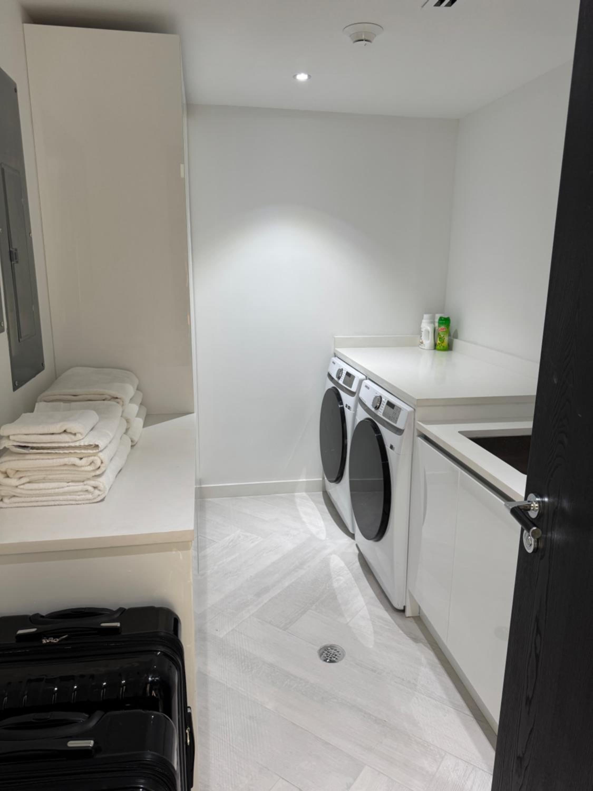 Casablanca Bahamas- New Luxury Waterfront Condo, Palm Cay, The Bahamas