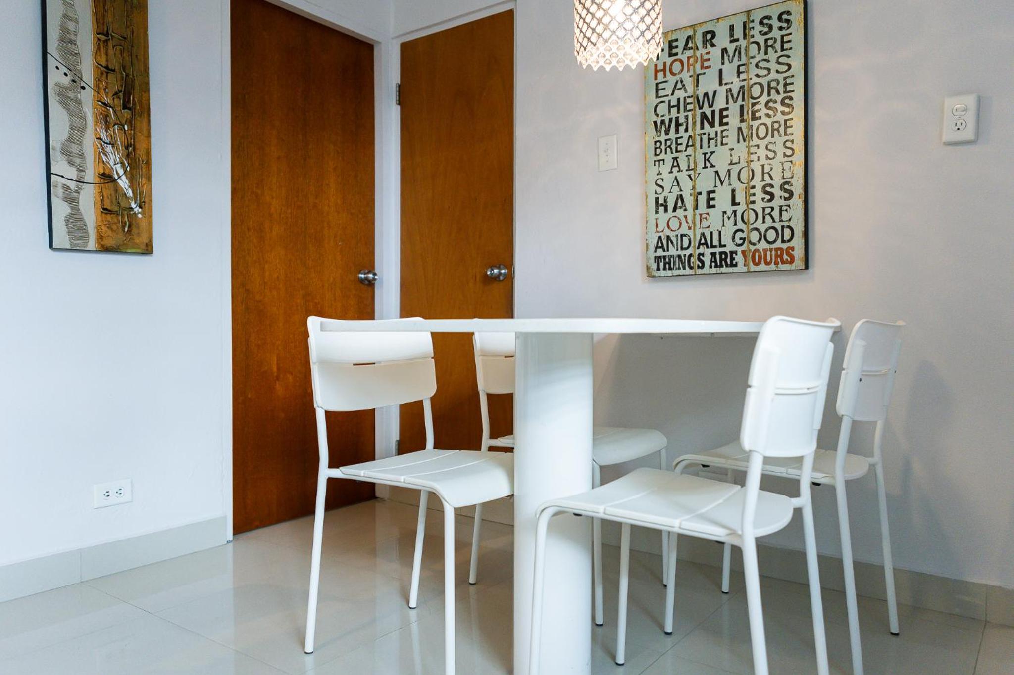 103-Delightful GEM in the city, Close to the Beach with Free Parking view 2