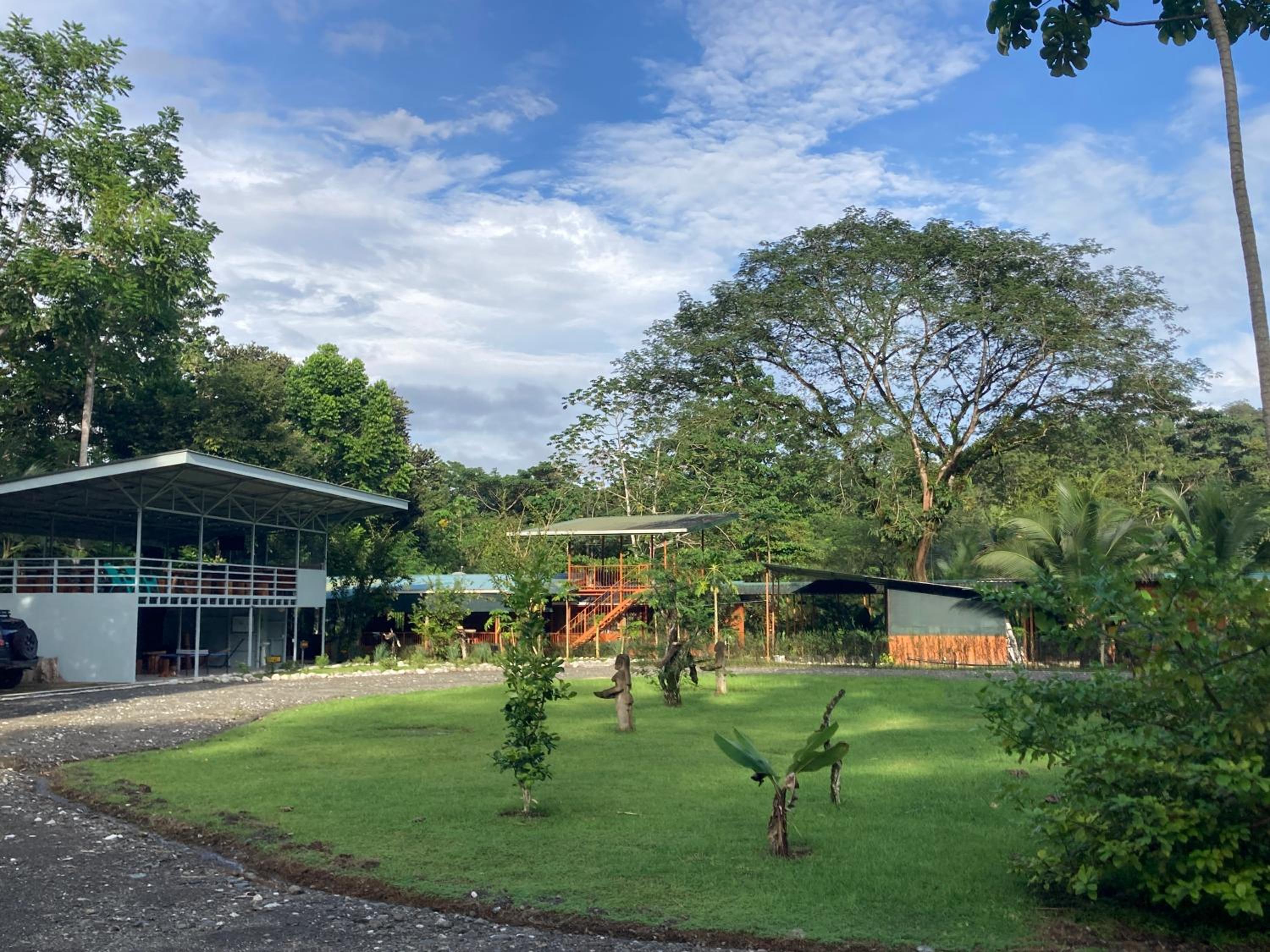YEJOS Jungle Lodge