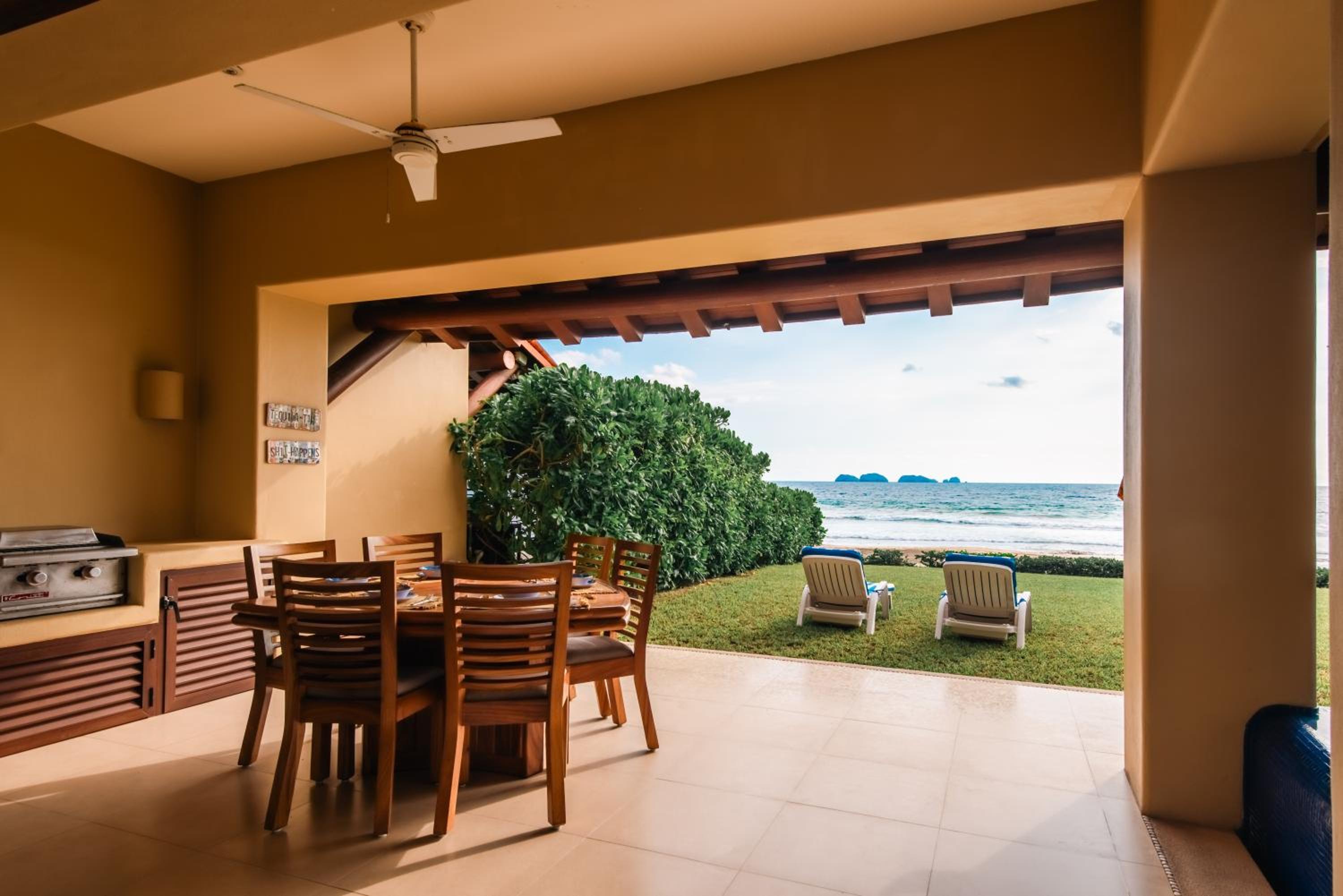 Playa Blanca 24, Luxury Beachfront Apartments