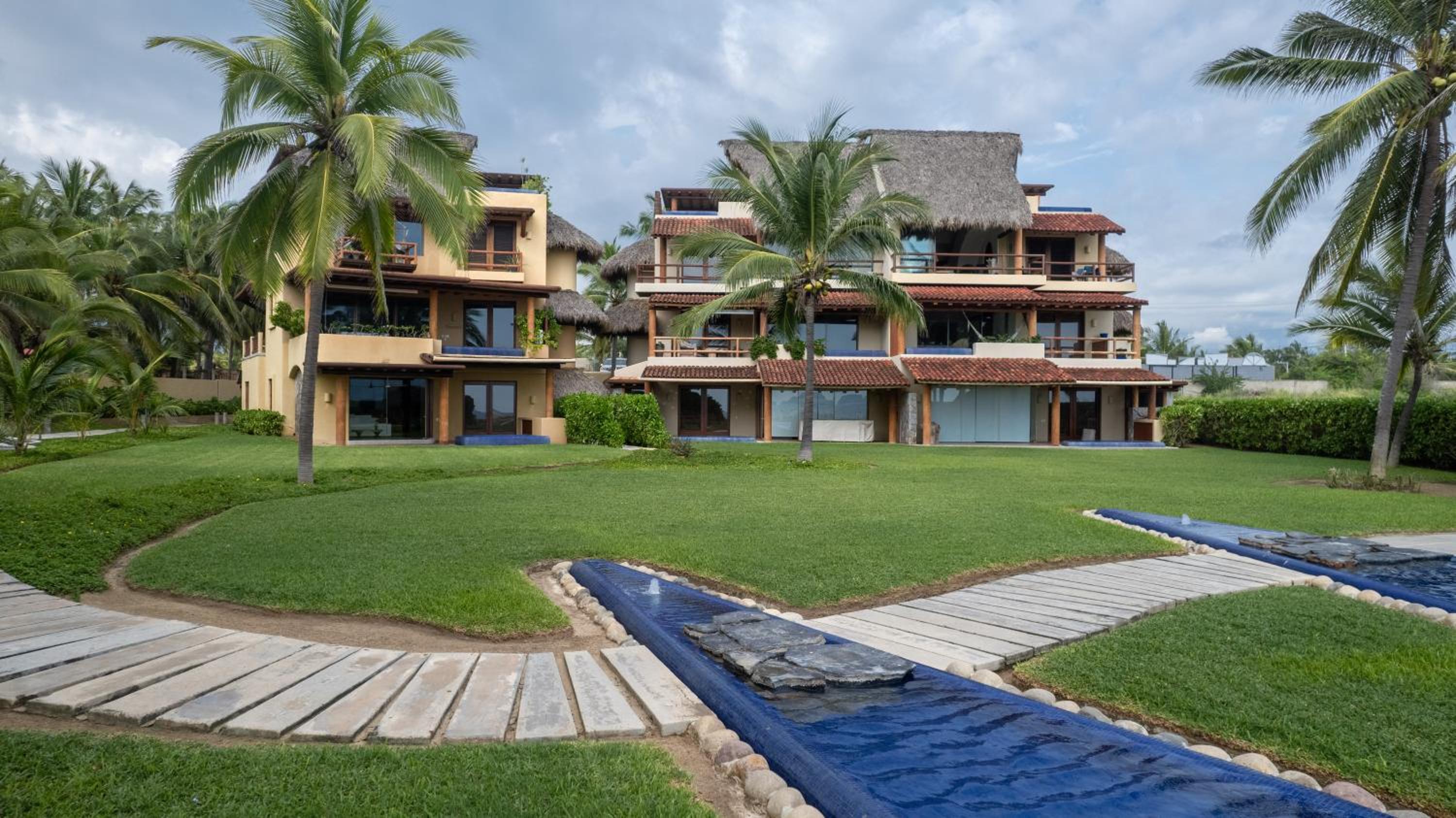 Playa Blanca 24, Luxury Beachfront Apartments