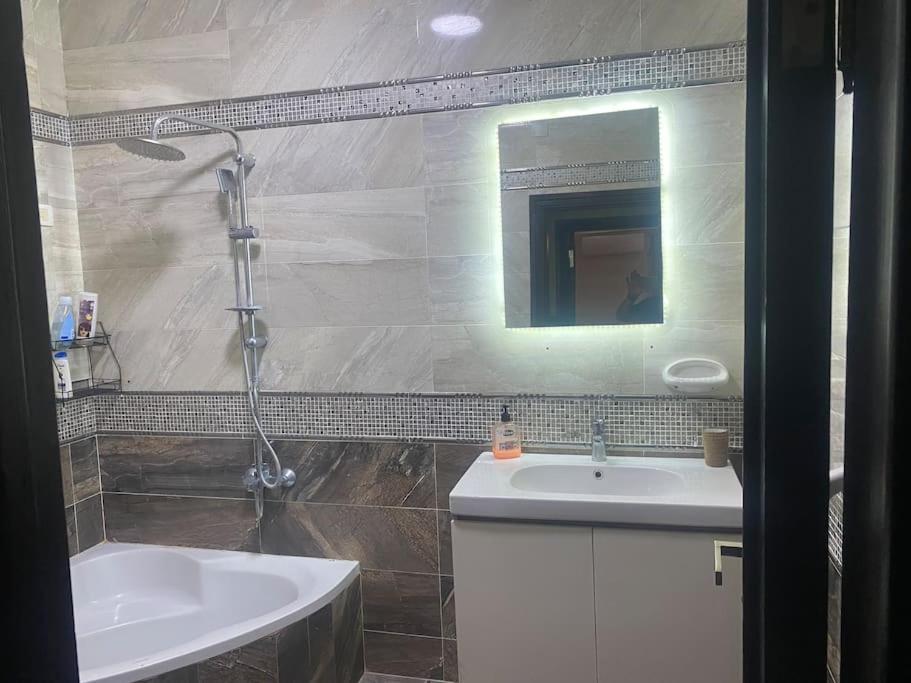 Modern 3BD in the middle of fifth settlement for families only