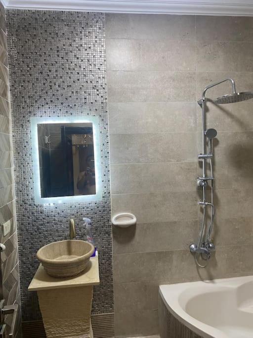Modern 3BD in the middle of fifth settlement for families only