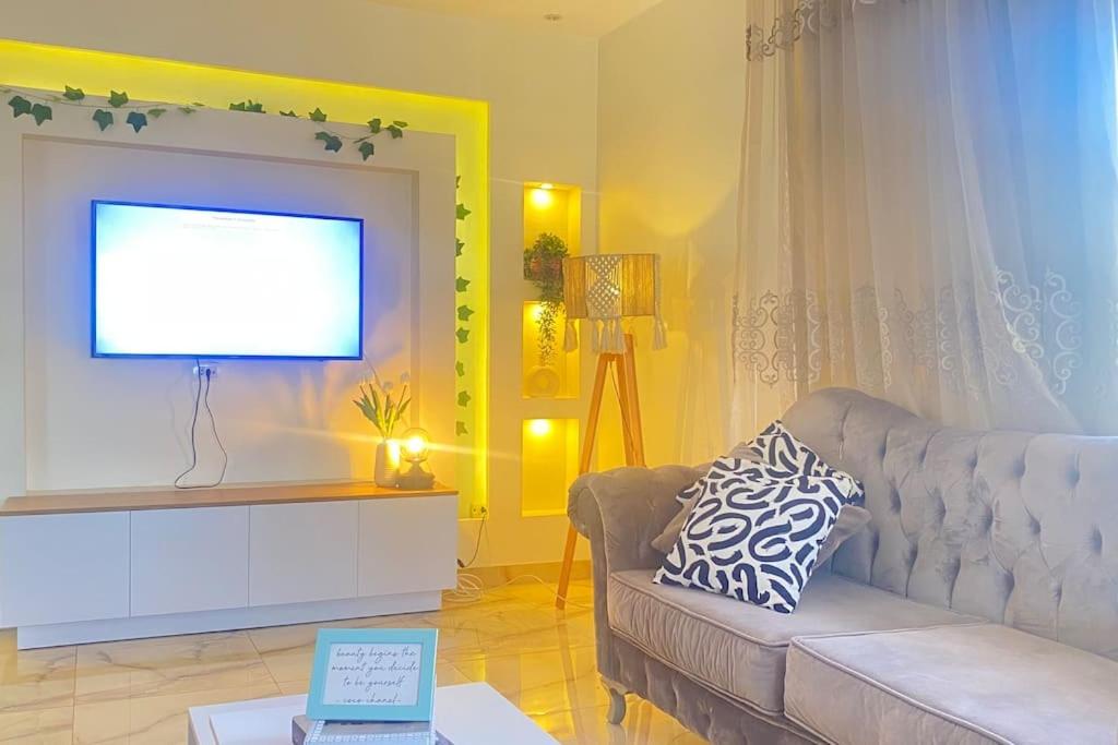 Modern 3BD in the middle of fifth settlement for families only