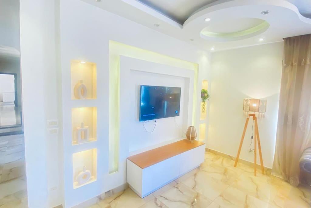 Modern 3BD in the middle of fifth settlement for families only
