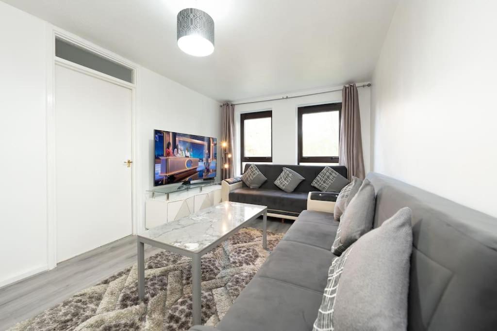 Idyllic Stylish Apartment with Fast Speed Broadband & Free Parking
