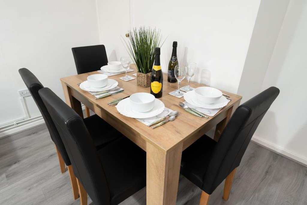 Idyllic Stylish Apartment with Fast Speed Broadband & Free Parking