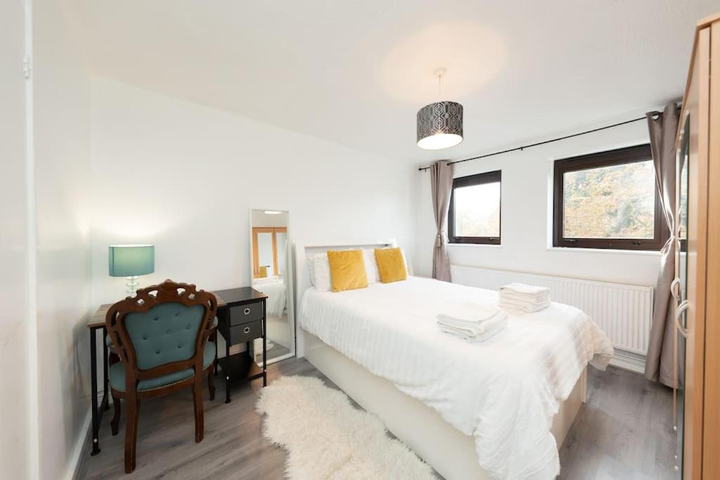 Idyllic Stylish Apartment with Fast Speed Broadband & Free Parking