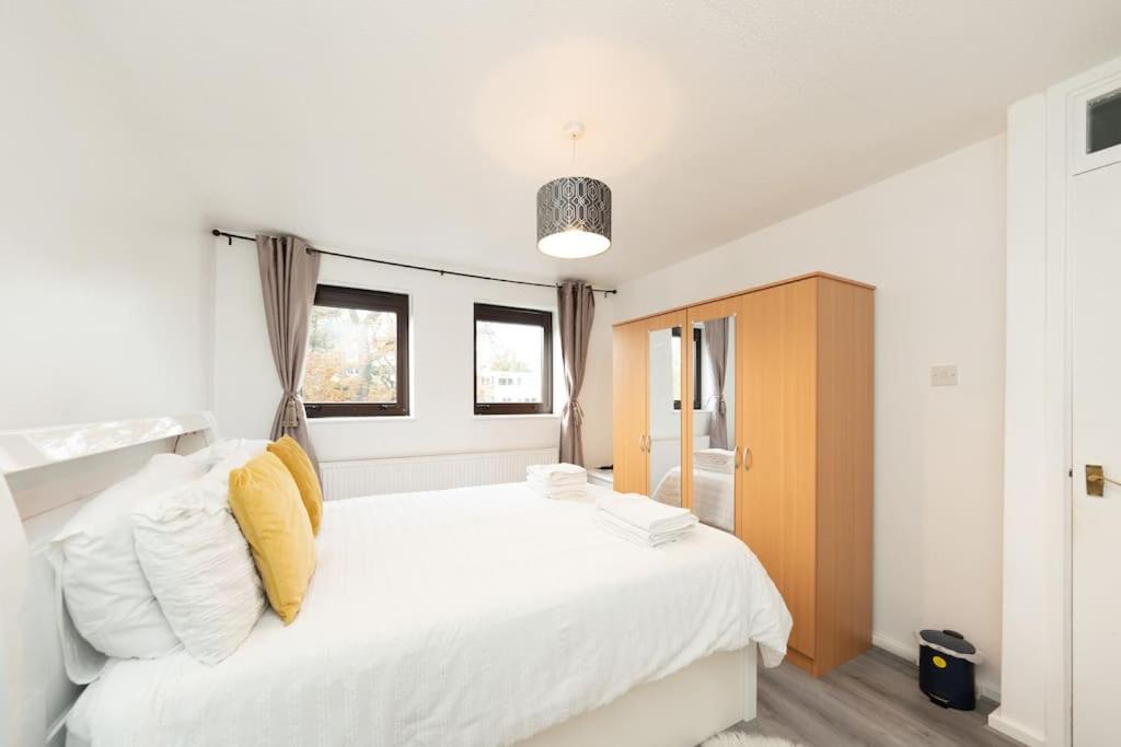 Idyllic Stylish Apartment with Fast Speed Broadband & Free Parking