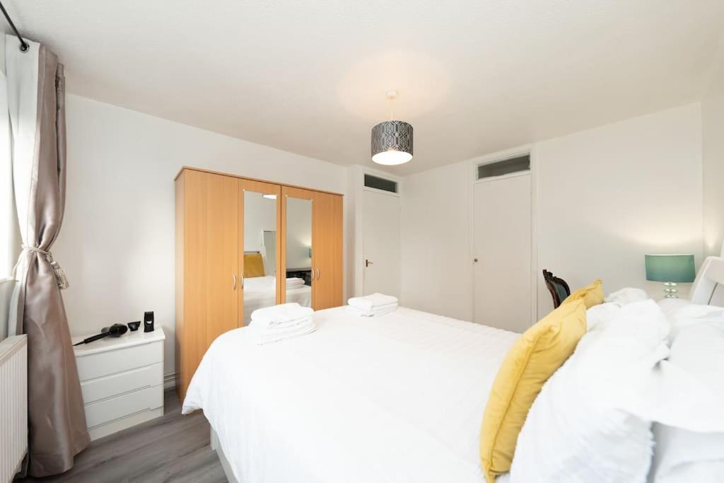 Idyllic Stylish Apartment with Fast Speed Broadband & Free Parking