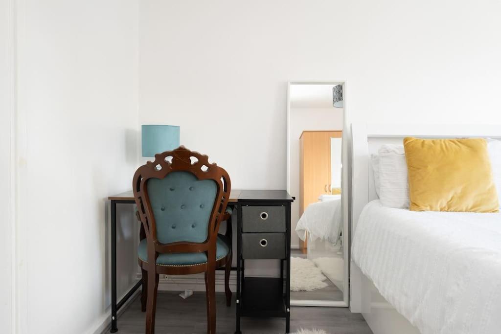 Idyllic Stylish Apartment with Fast Speed Broadband & Free Parking