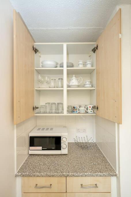 Idyllic Stylish Apartment with Fast Speed Broadband & Free Parking