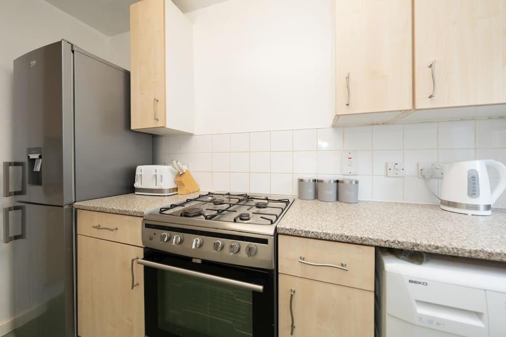 Idyllic Stylish Apartment with Fast Speed Broadband & Free Parking
