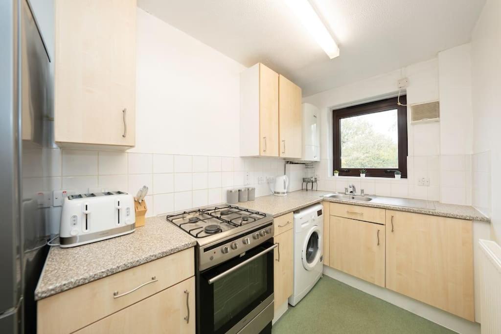 Idyllic Stylish Apartment with Fast Speed Broadband & Free Parking