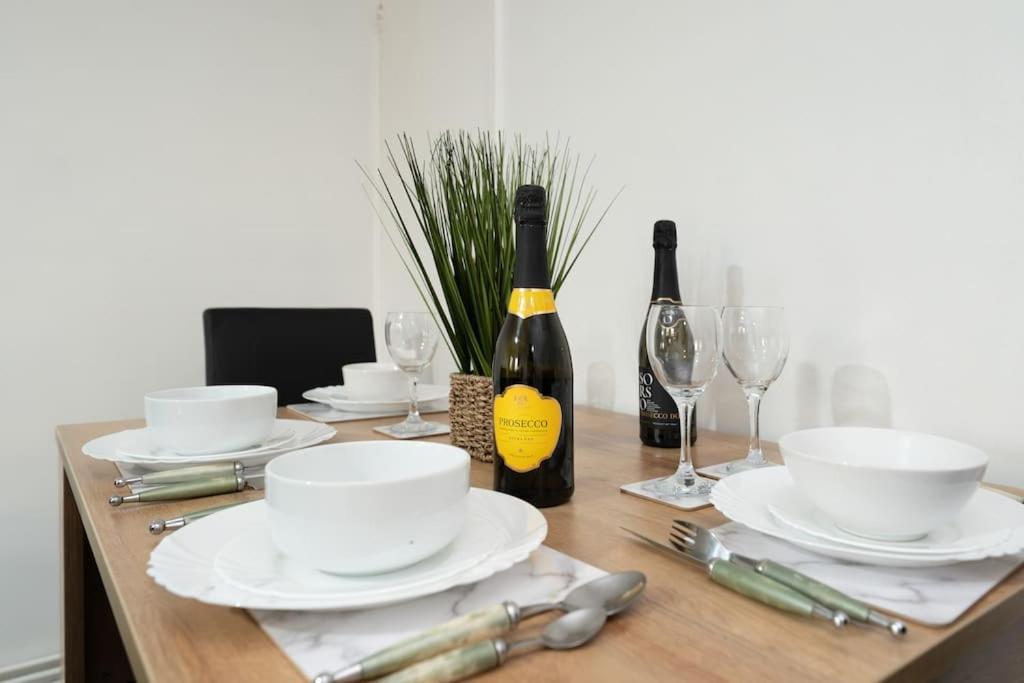 Idyllic Stylish Apartment with Fast Speed Broadband & Free Parking