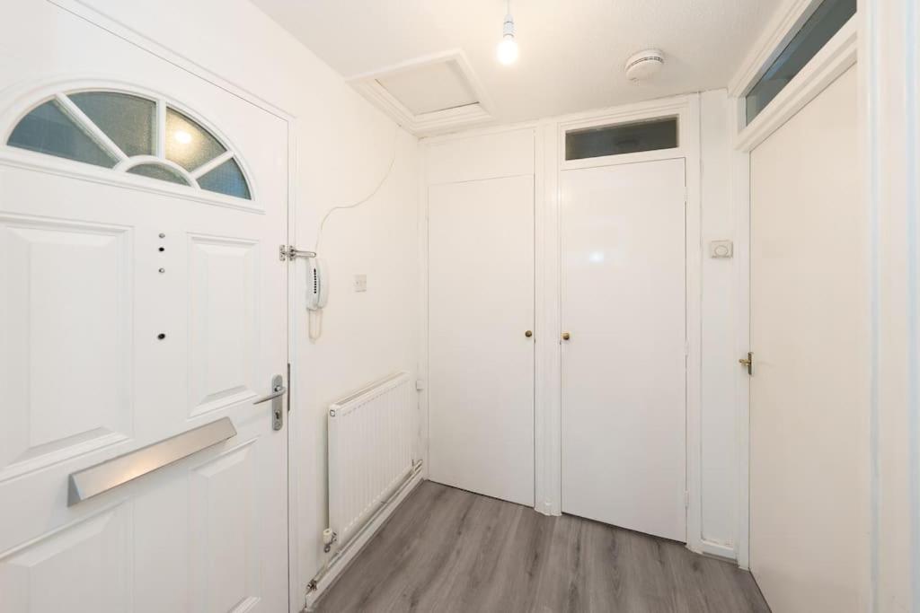 Idyllic Stylish Apartment with Fast Speed Broadband & Free Parking