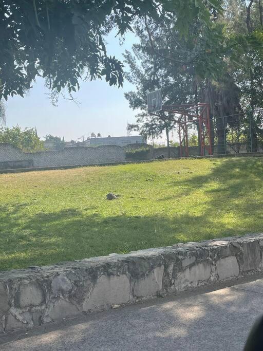 Jardines de Miraflores, Casa Remodelada completa zona sur ITESO TecMilenio UVM HP Colon Centro Sur view 4