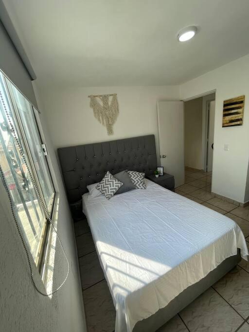 Jardines de Miraflores, Casa Remodelada completa zona sur ITESO TecMilenio UVM HP Colon Centro Sur view 5