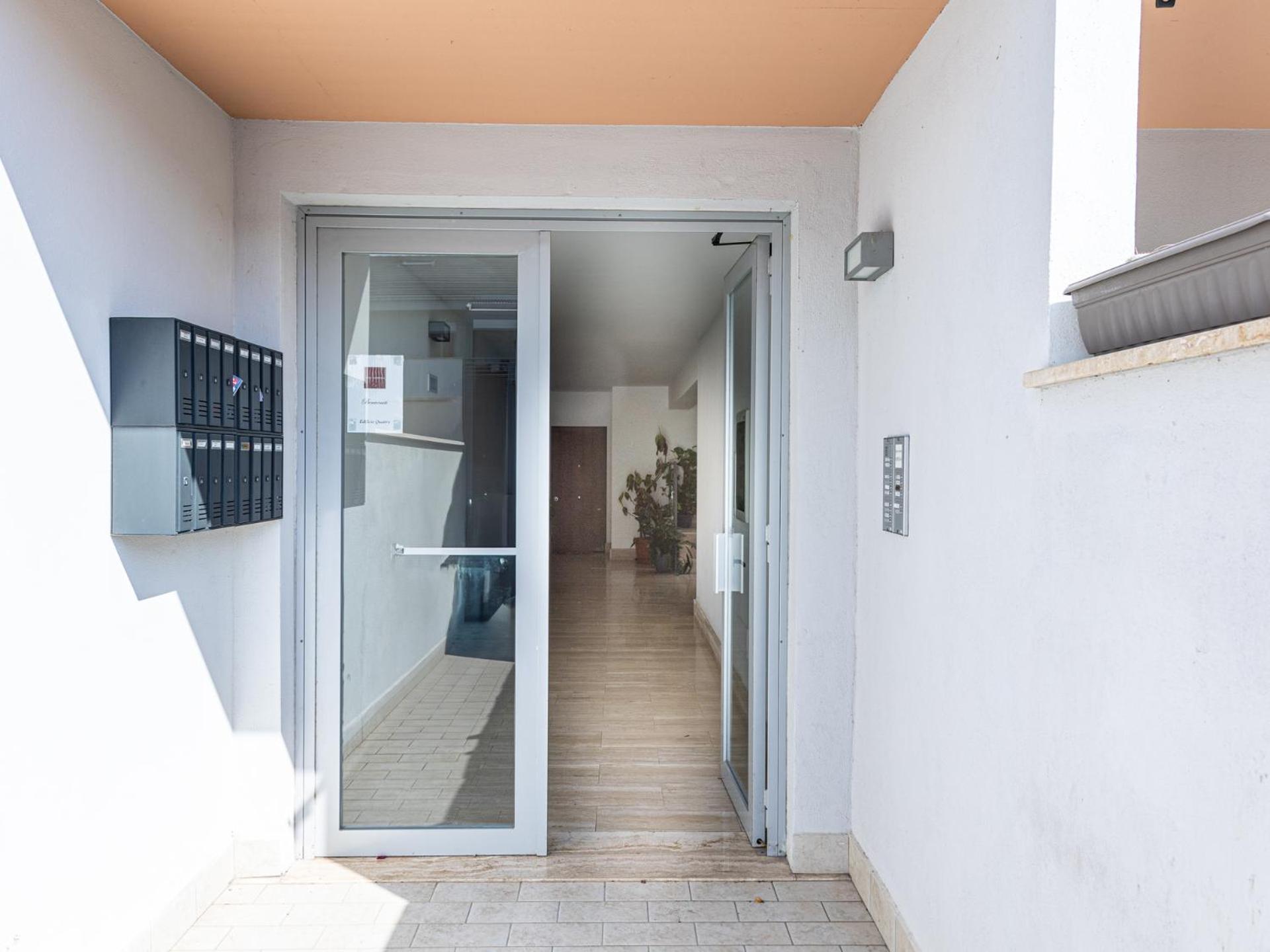 MRB Real Estate - Maison Ludovica - Monolocale Moderno con Giardino view 4