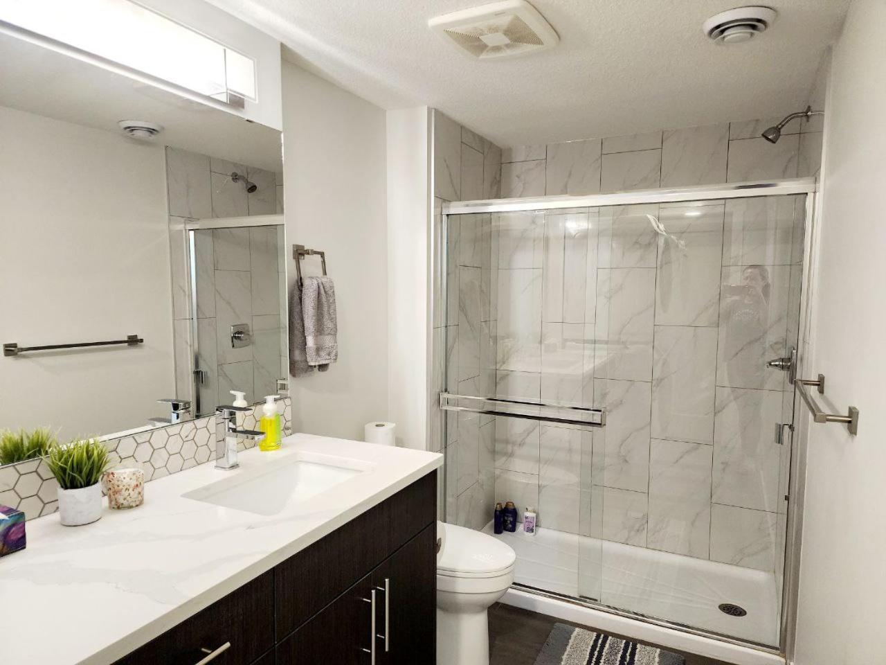 Leduc Vacations - Luxury Cozy Basement Suite - Property Image 8