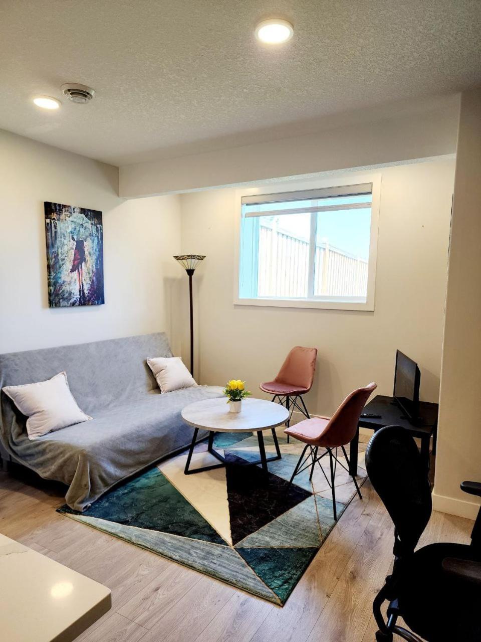 Leduc Vacations - Luxury Cozy Basement Suite - Property Image 2