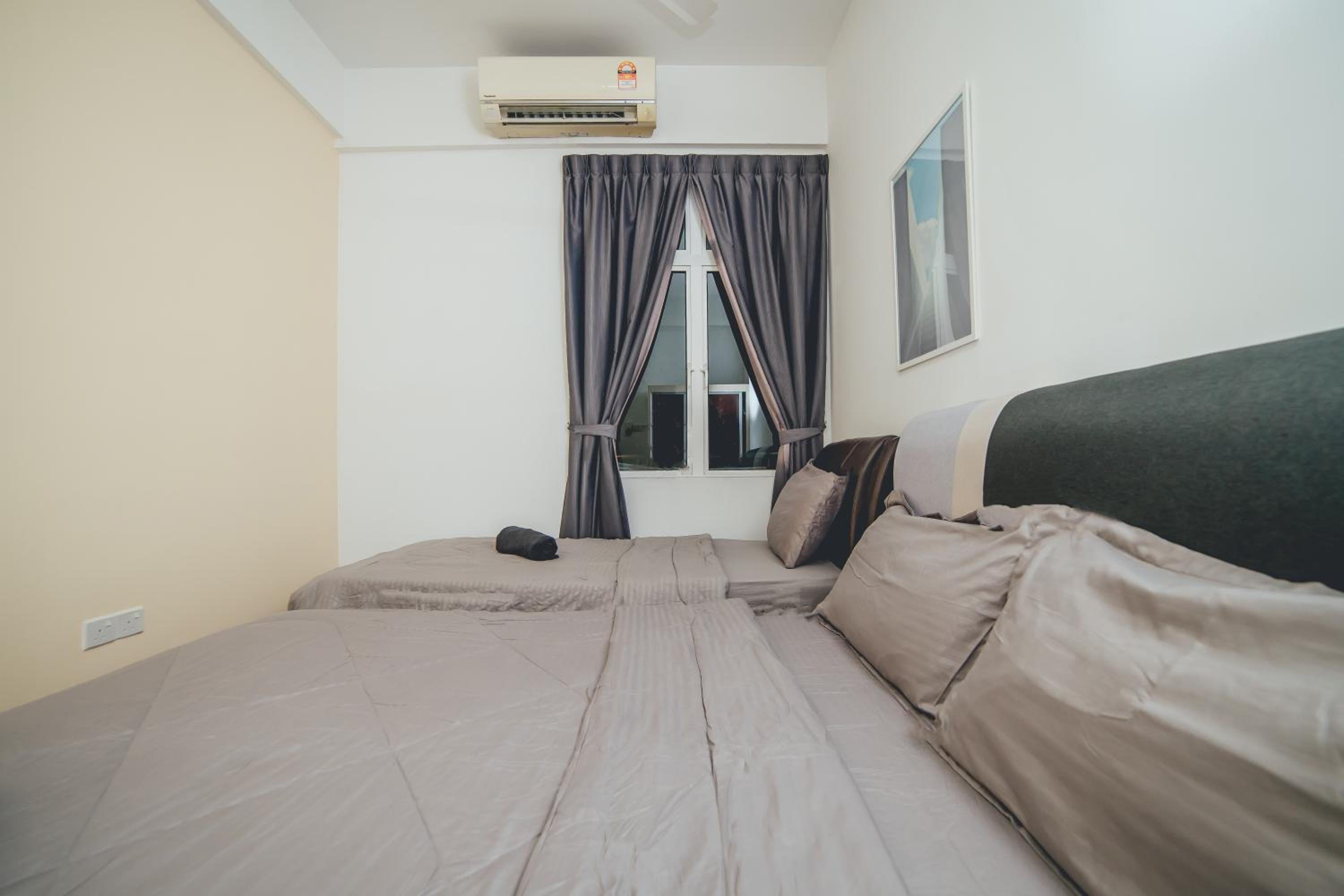Grandview Stylish Living 3BR8pax Pooltable by Our Stay