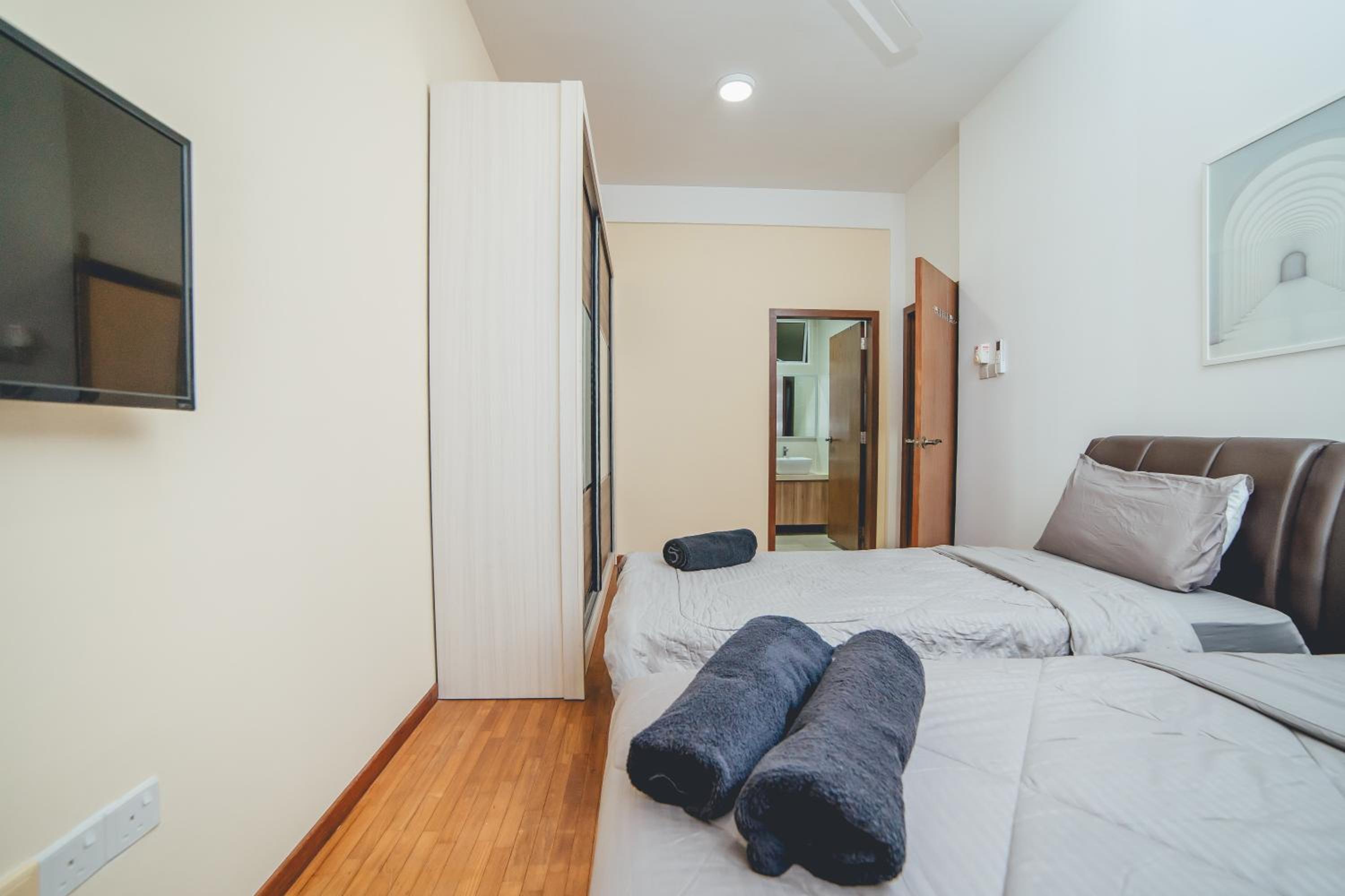 Grandview Stylish Living 3BR8pax Pooltable by Our Stay