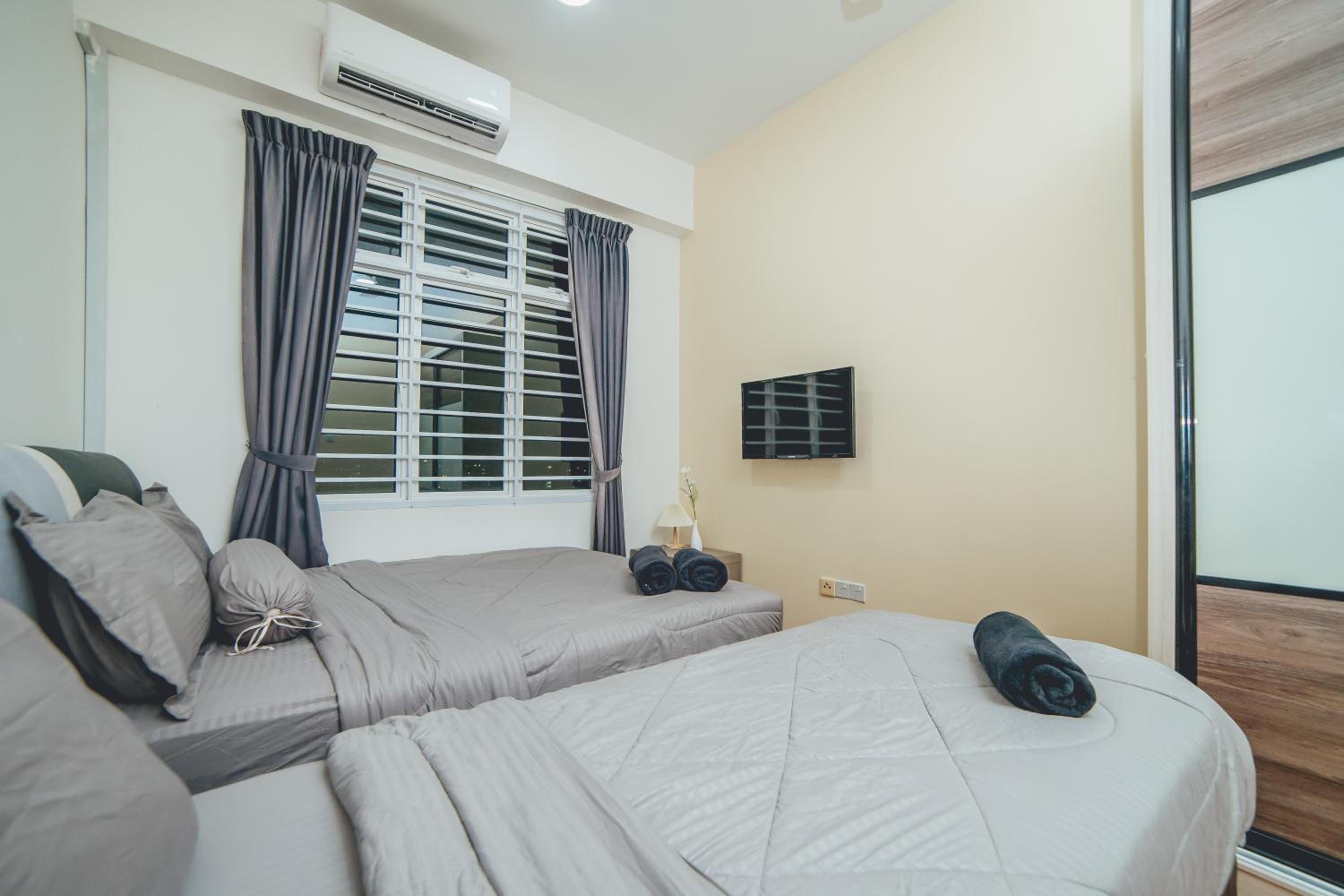Grandview Stylish Living 3BR8pax Pooltable by Our Stay