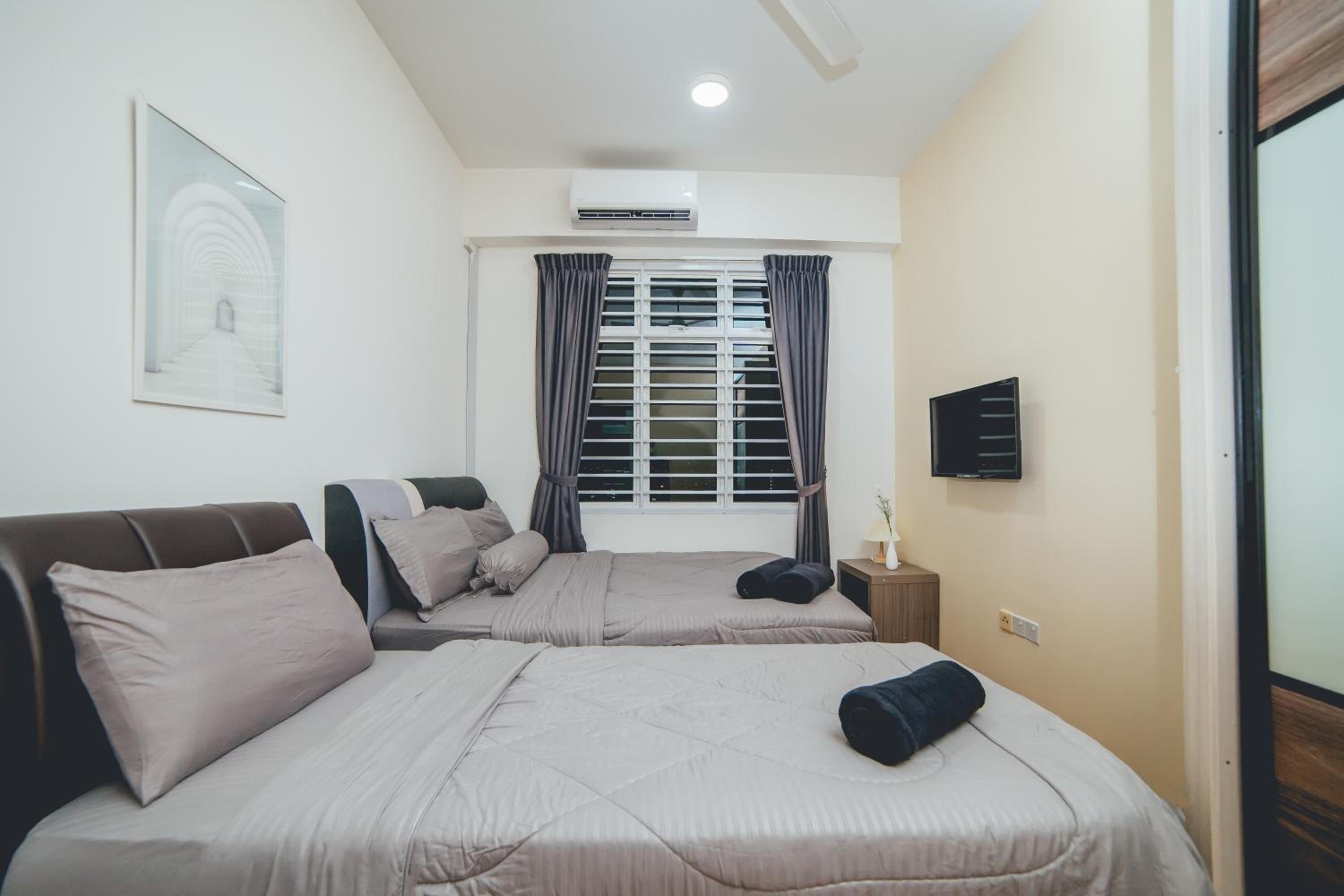 Grandview Stylish Living 3BR8pax Pooltable by Our Stay