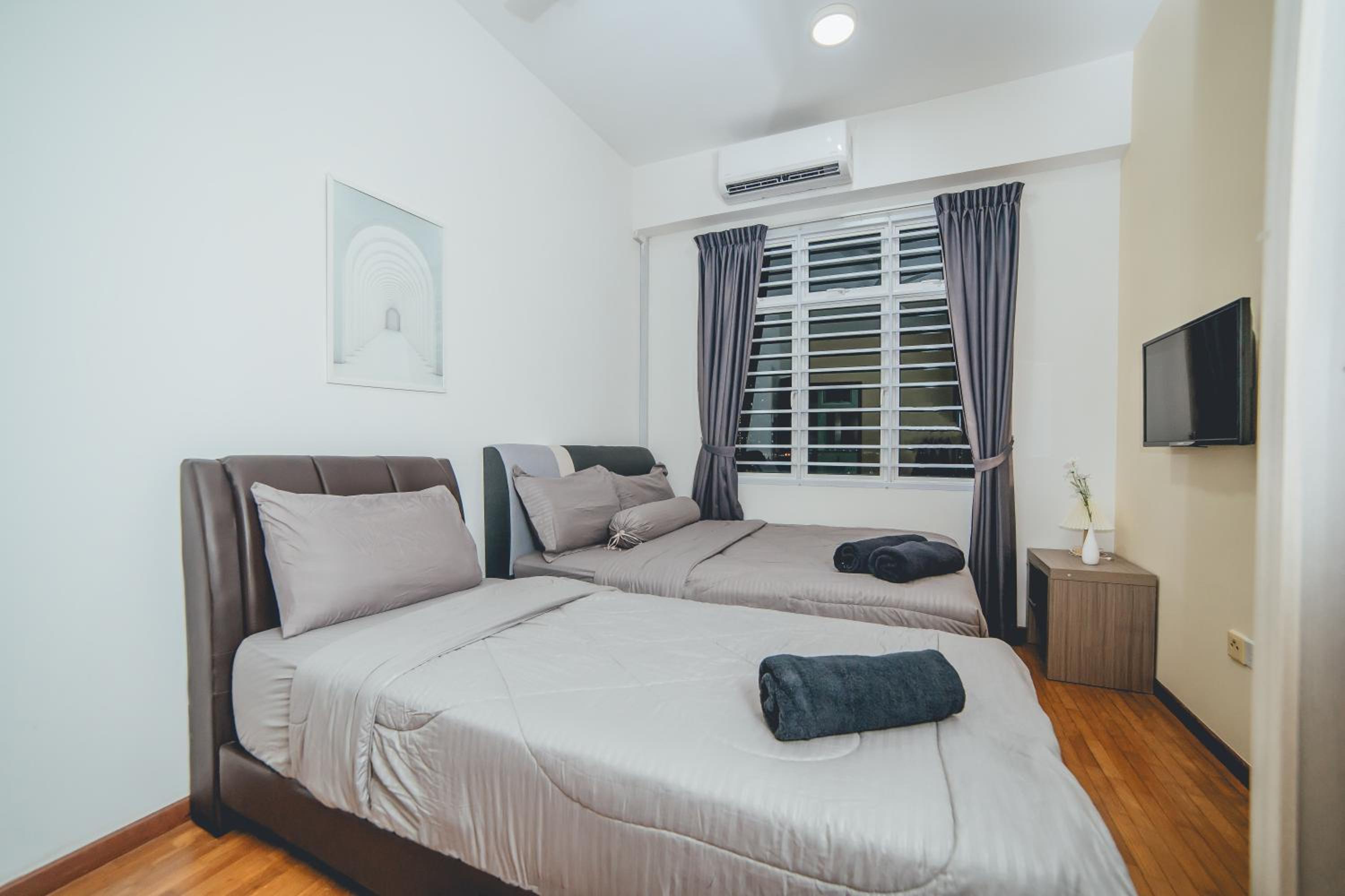 Grandview Stylish Living 3BR8pax Pooltable by Our Stay