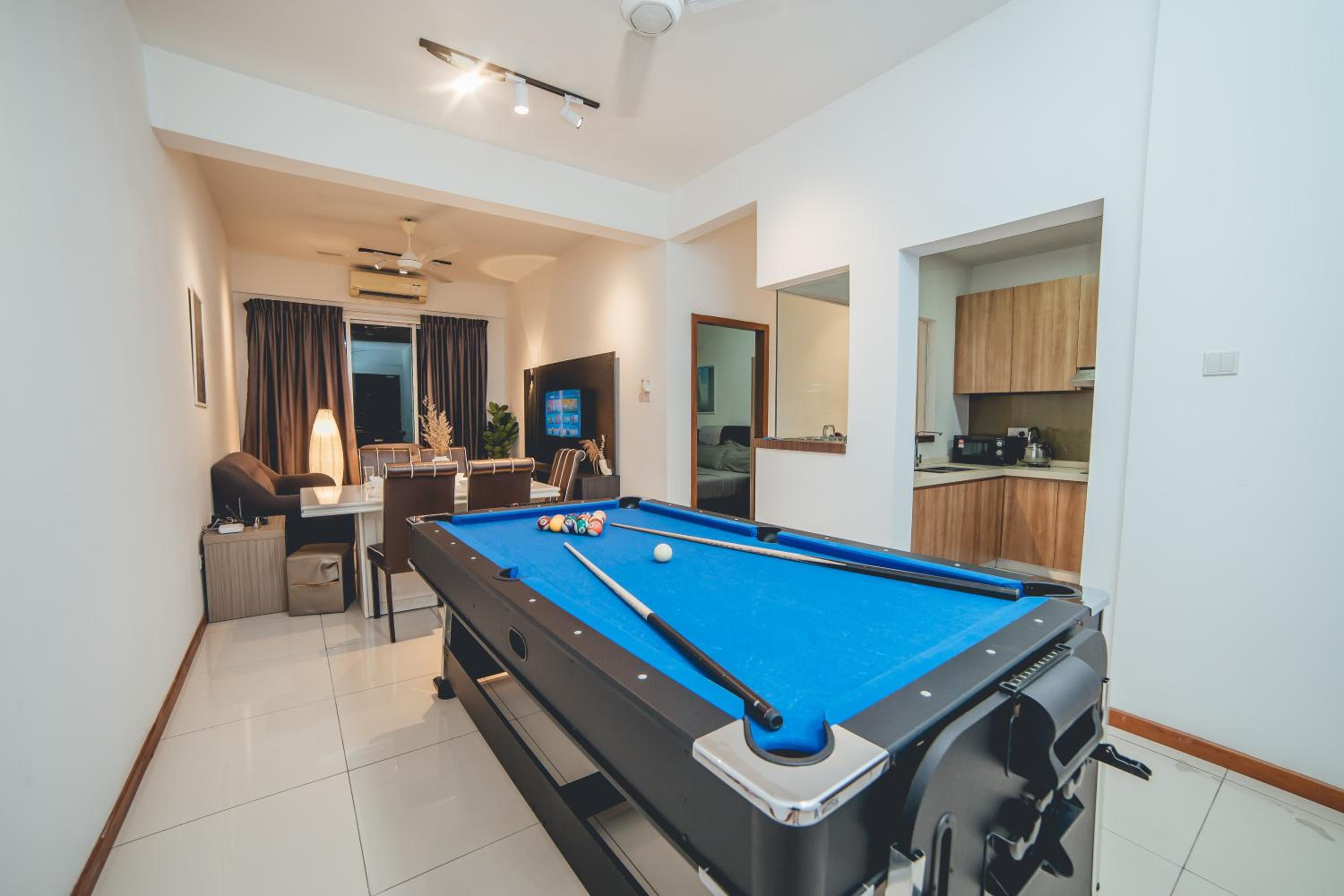 Grandview Stylish Living 3BR8pax Pooltable by Our Stay