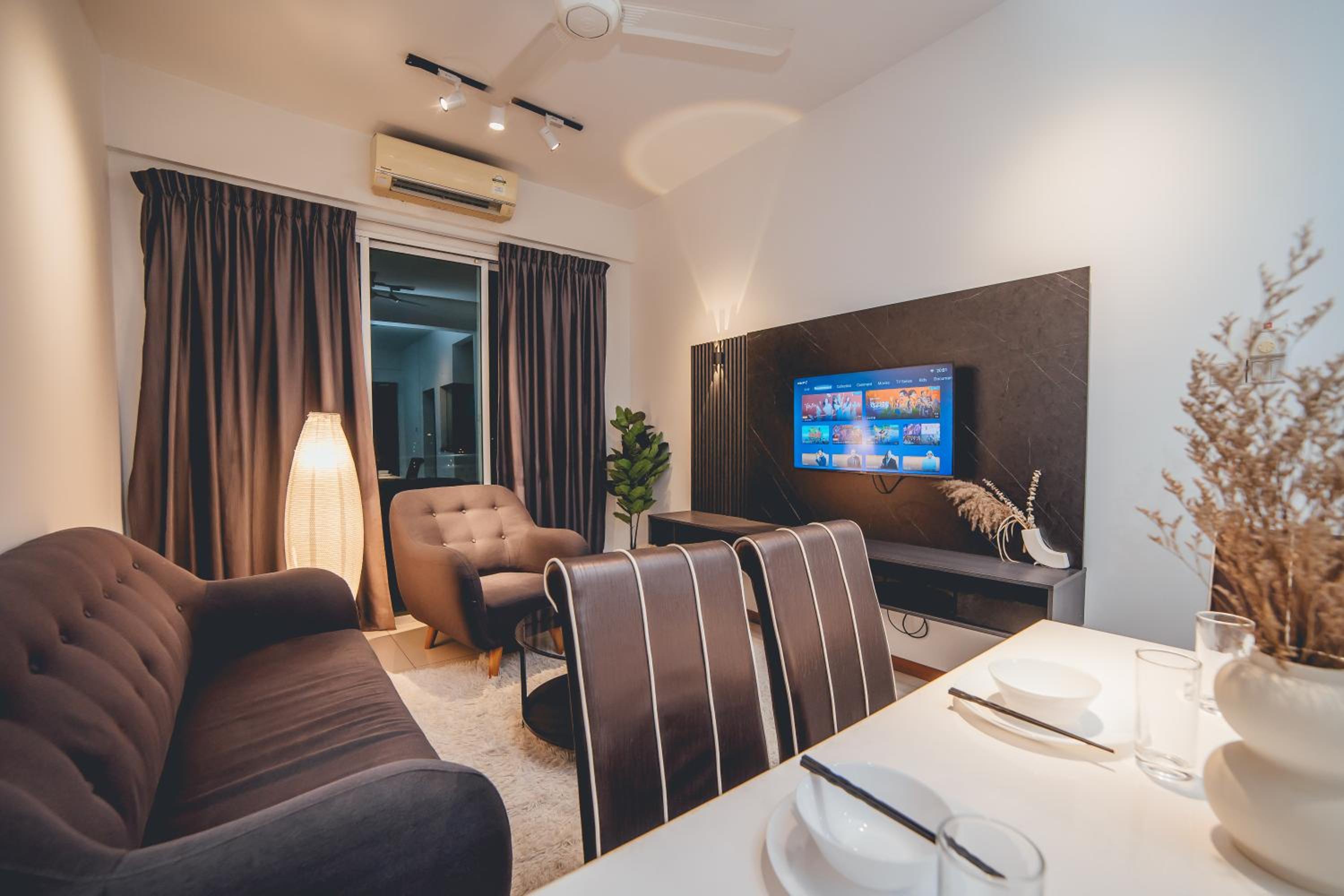 Grandview Stylish Living 3BR8pax Pooltable by Our Stay