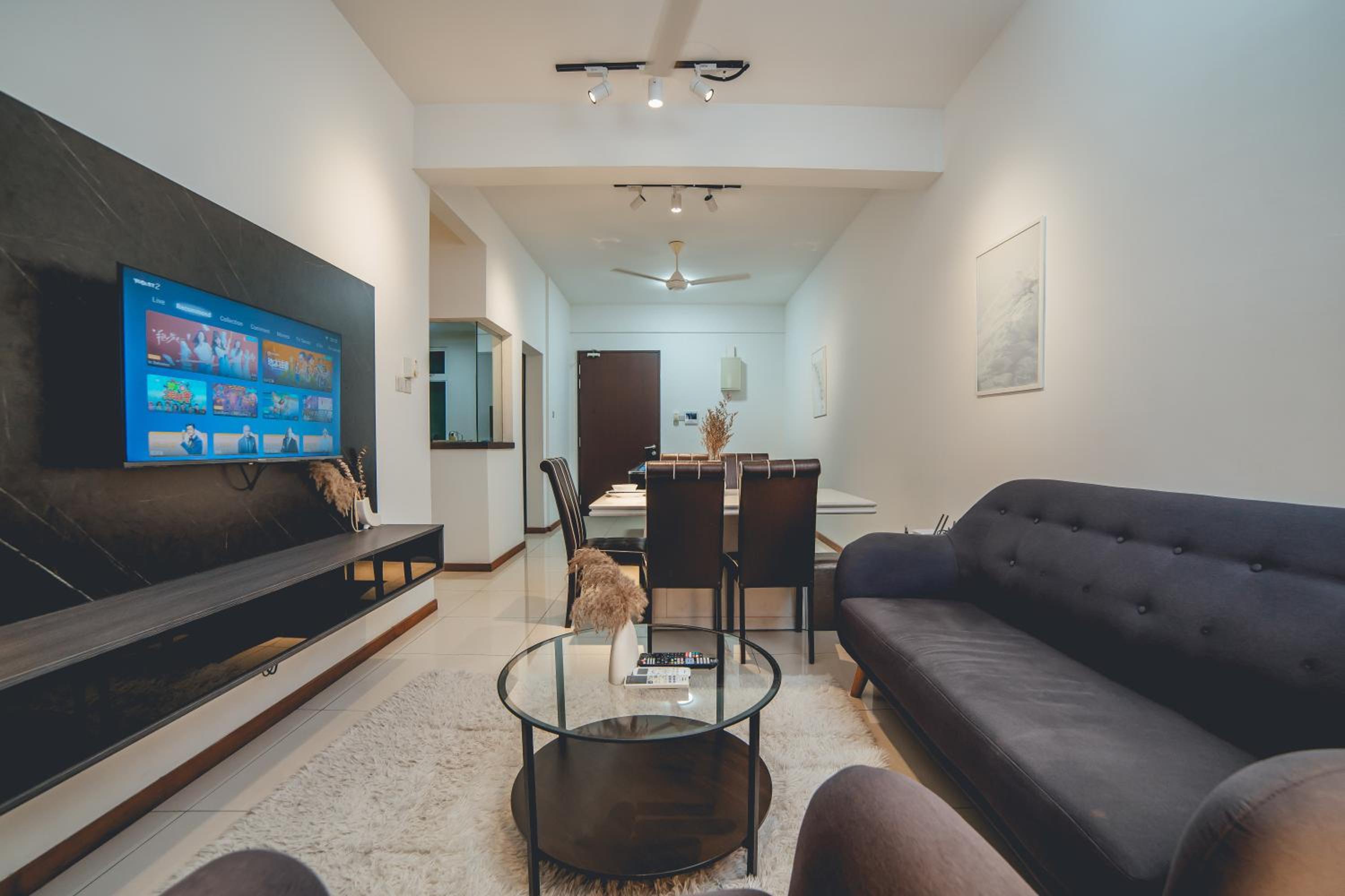 Grandview Stylish Living 3BR8pax Pooltable by Our Stay