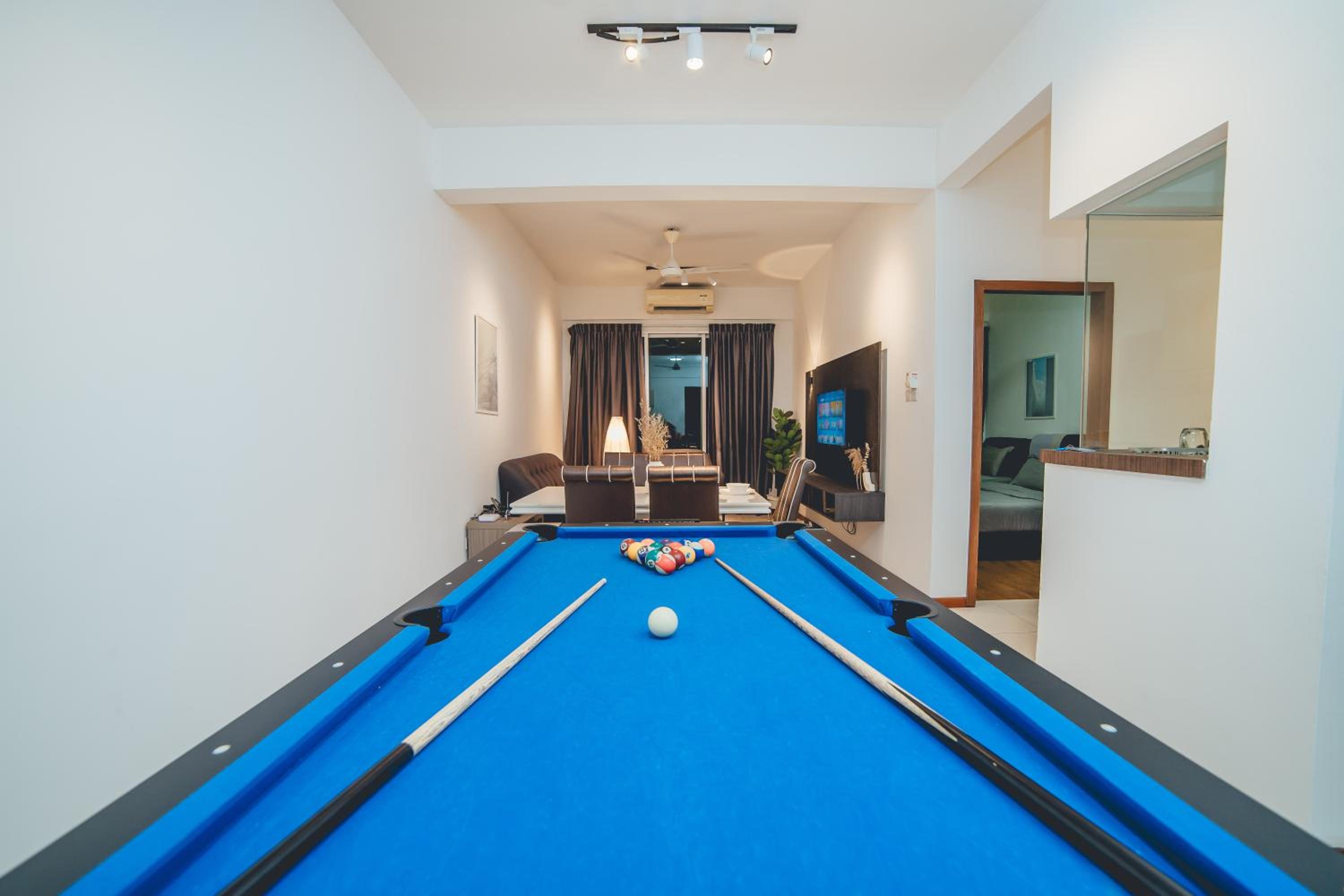 Grandview Stylish Living 3BR8pax Pooltable by Our Stay
