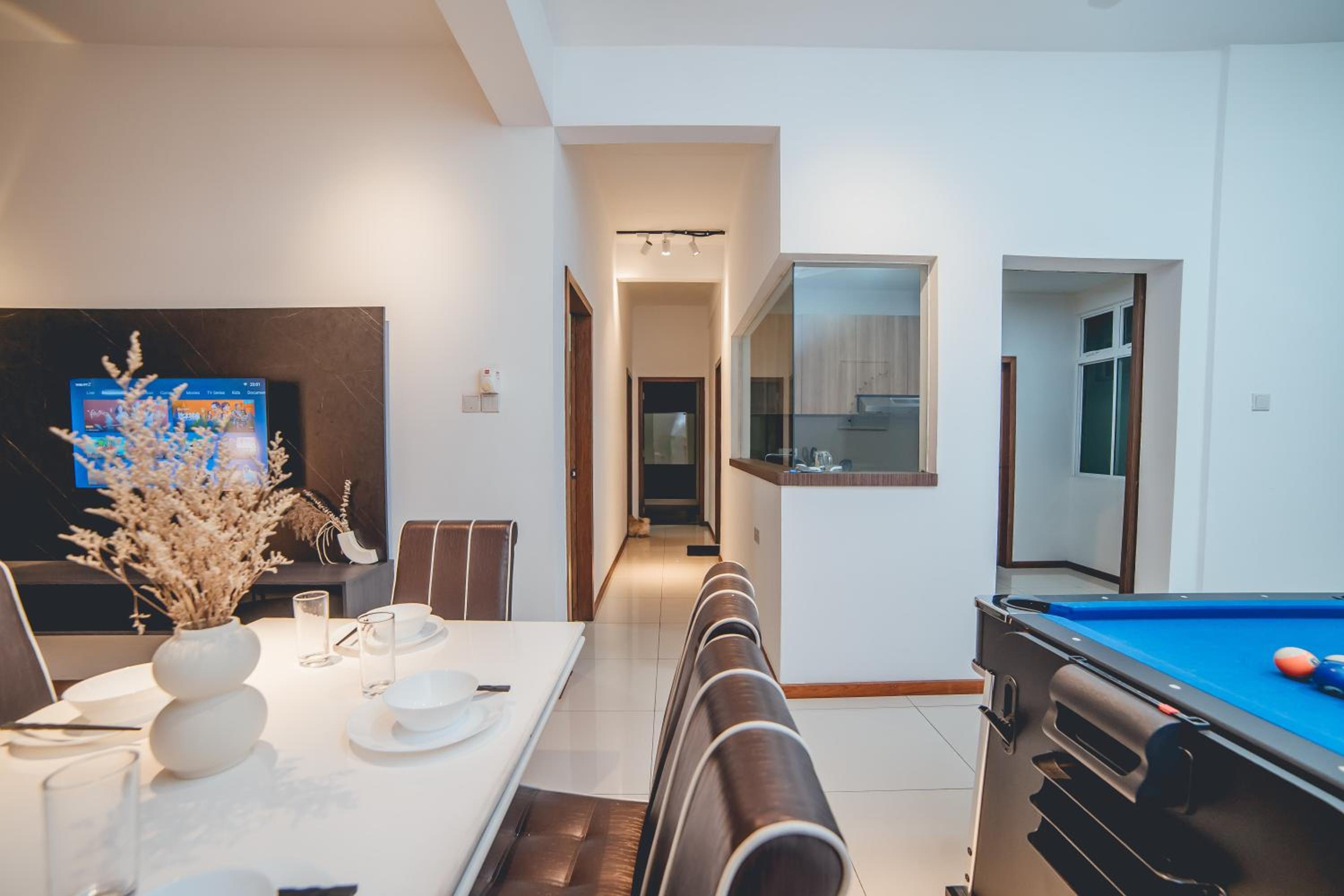 Grandview Stylish Living 3BR8pax Pooltable by Our Stay