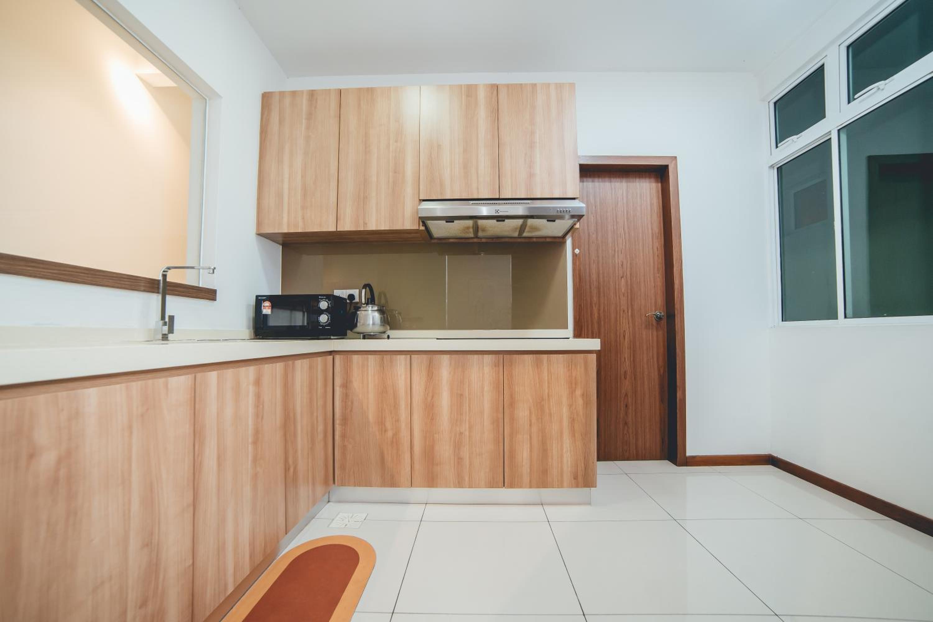Grandview Stylish Living 3BR8pax Pooltable by Our Stay