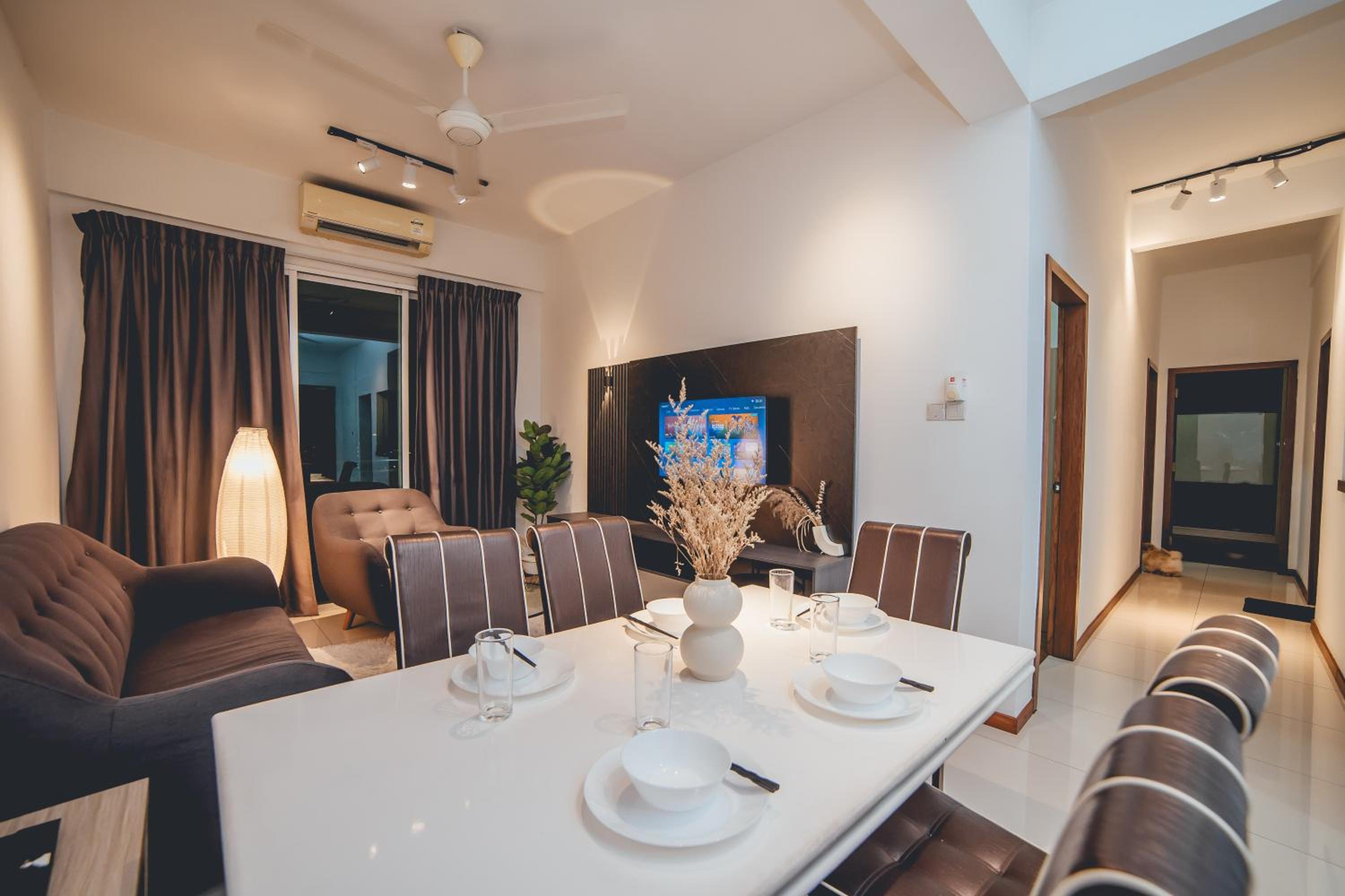 Grandview Stylish Living 3BR8pax Pooltable by Our Stay