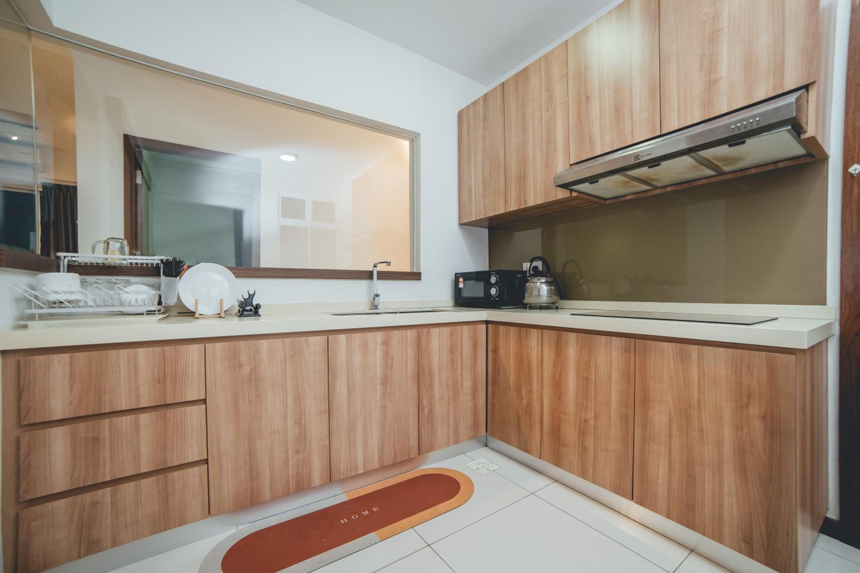 Grandview Stylish Living 3BR8pax Pooltable by Our Stay