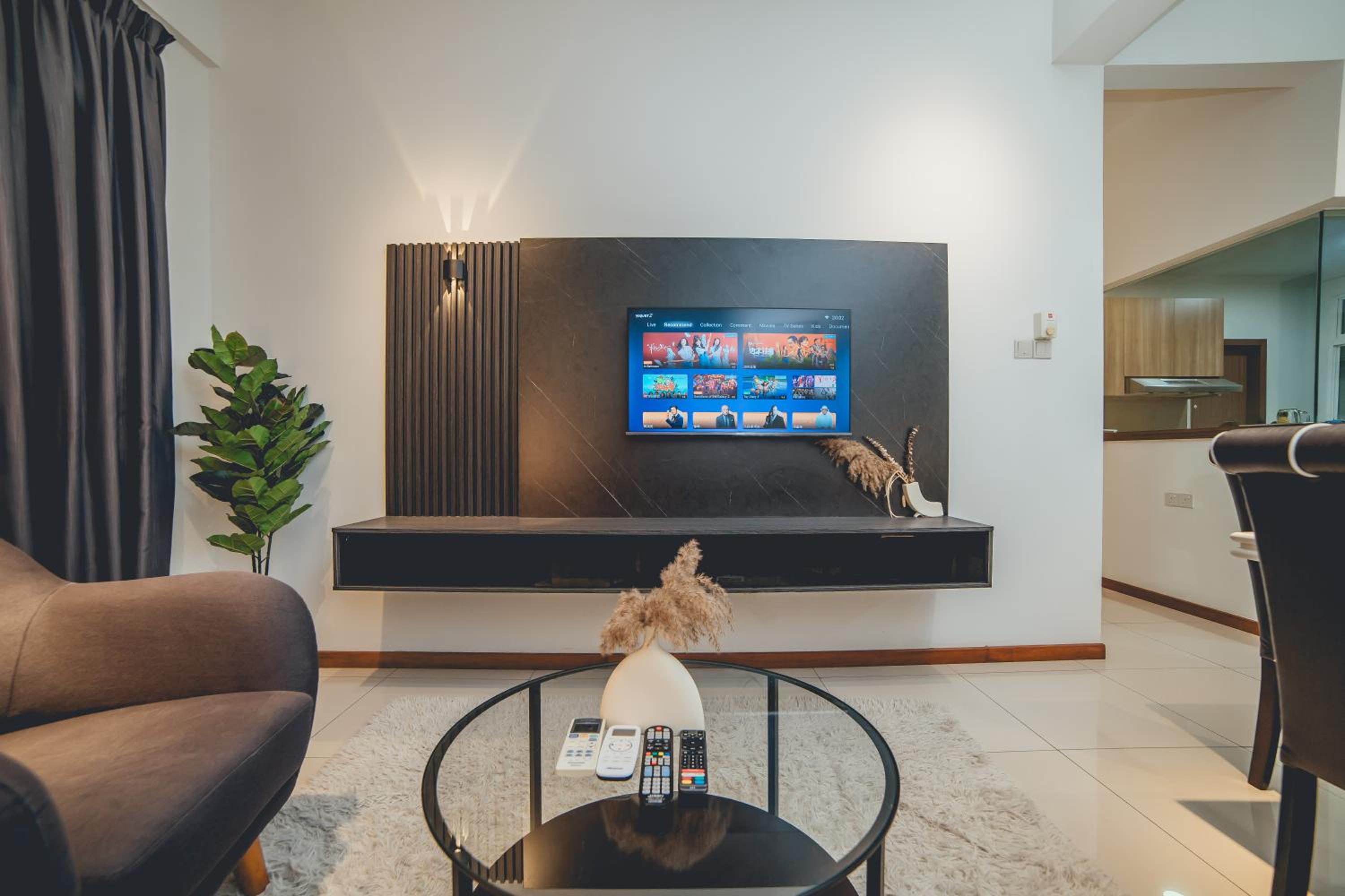 Grandview Stylish Living 3BR8pax Pooltable by Our Stay