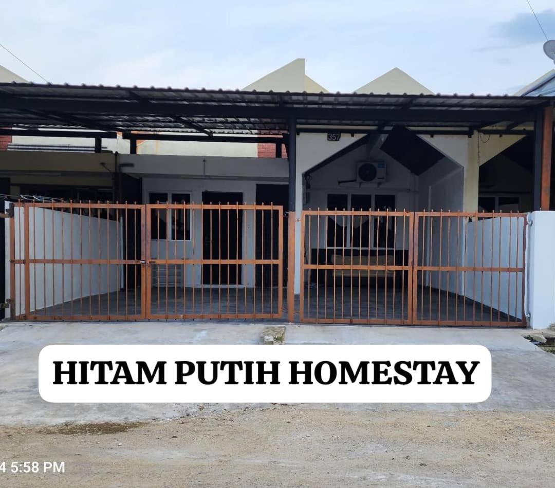 Homestay Kemaman - Hitam Putih Homestay photo 1