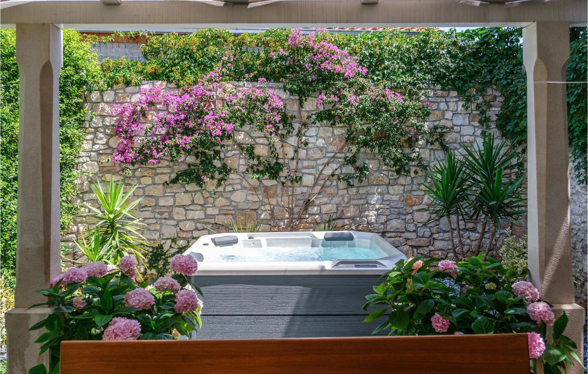 Beautiful Home In Sutivan With Wifi view 4