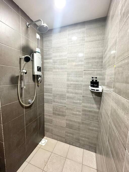Symphony Tower - Epic City View, Netflix, Free Parking photo 4