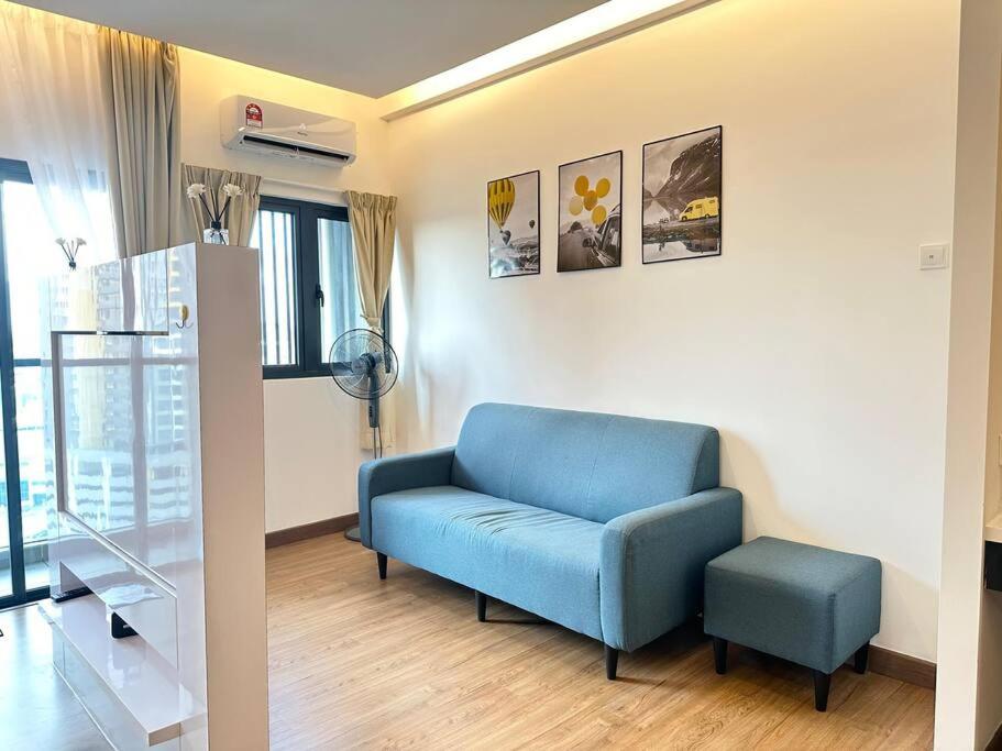 Symphony Tower - Epic City View, Netflix, Free Parking photo 8